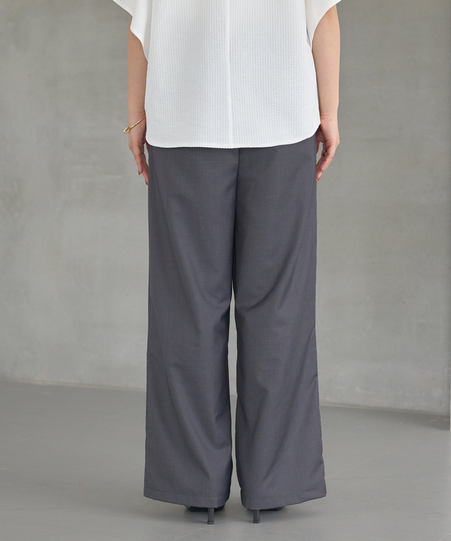 バック グレー model:156cm 着用サイズ:M