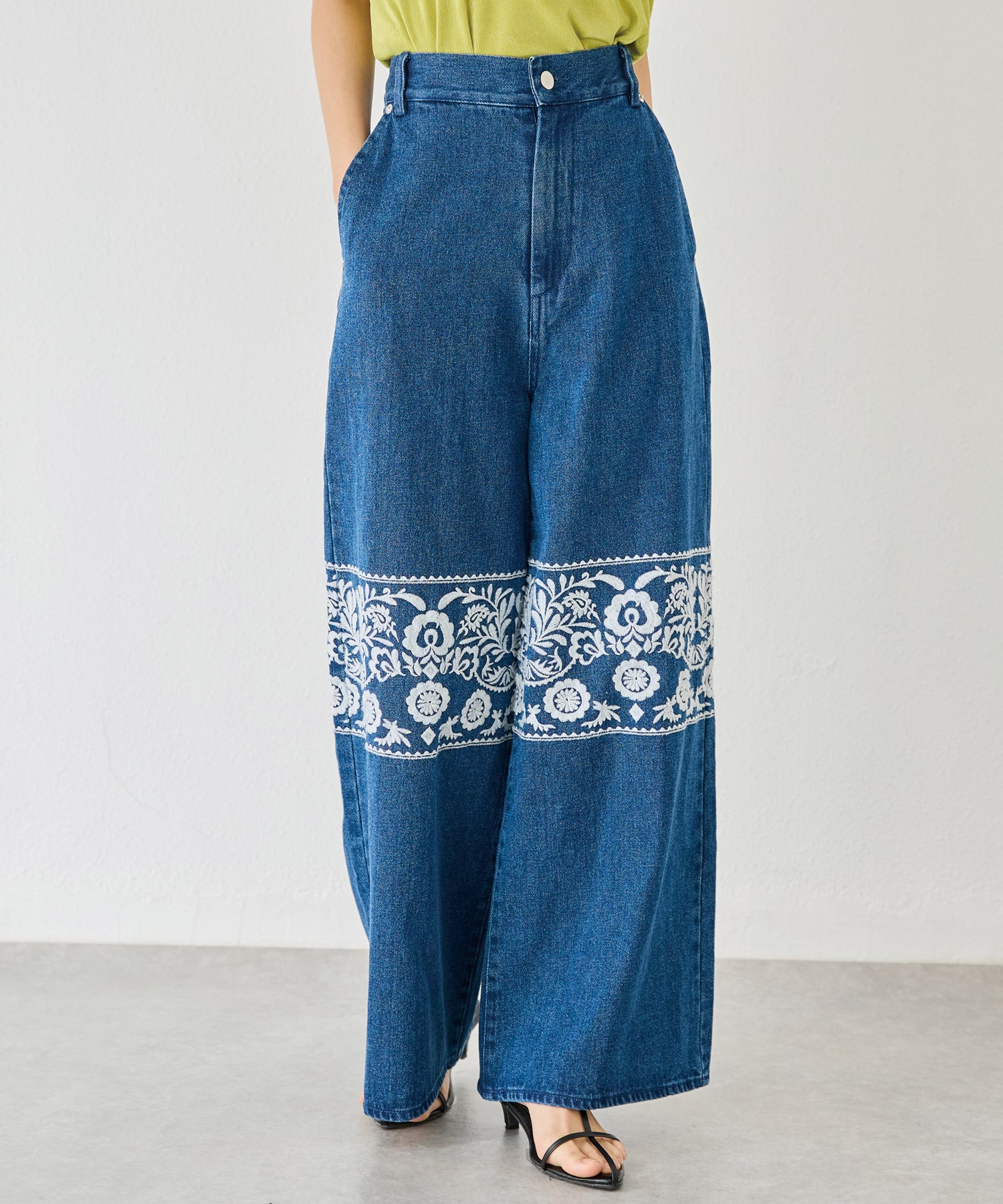 刺繍ワイドデニムパンツ