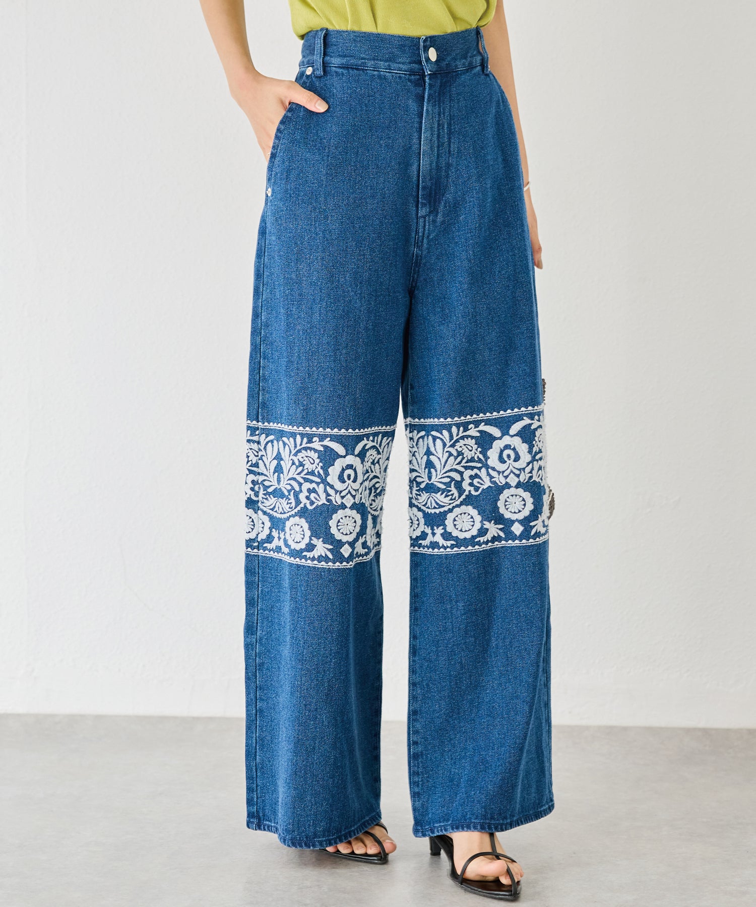 刺繍ワイドデニムパンツ