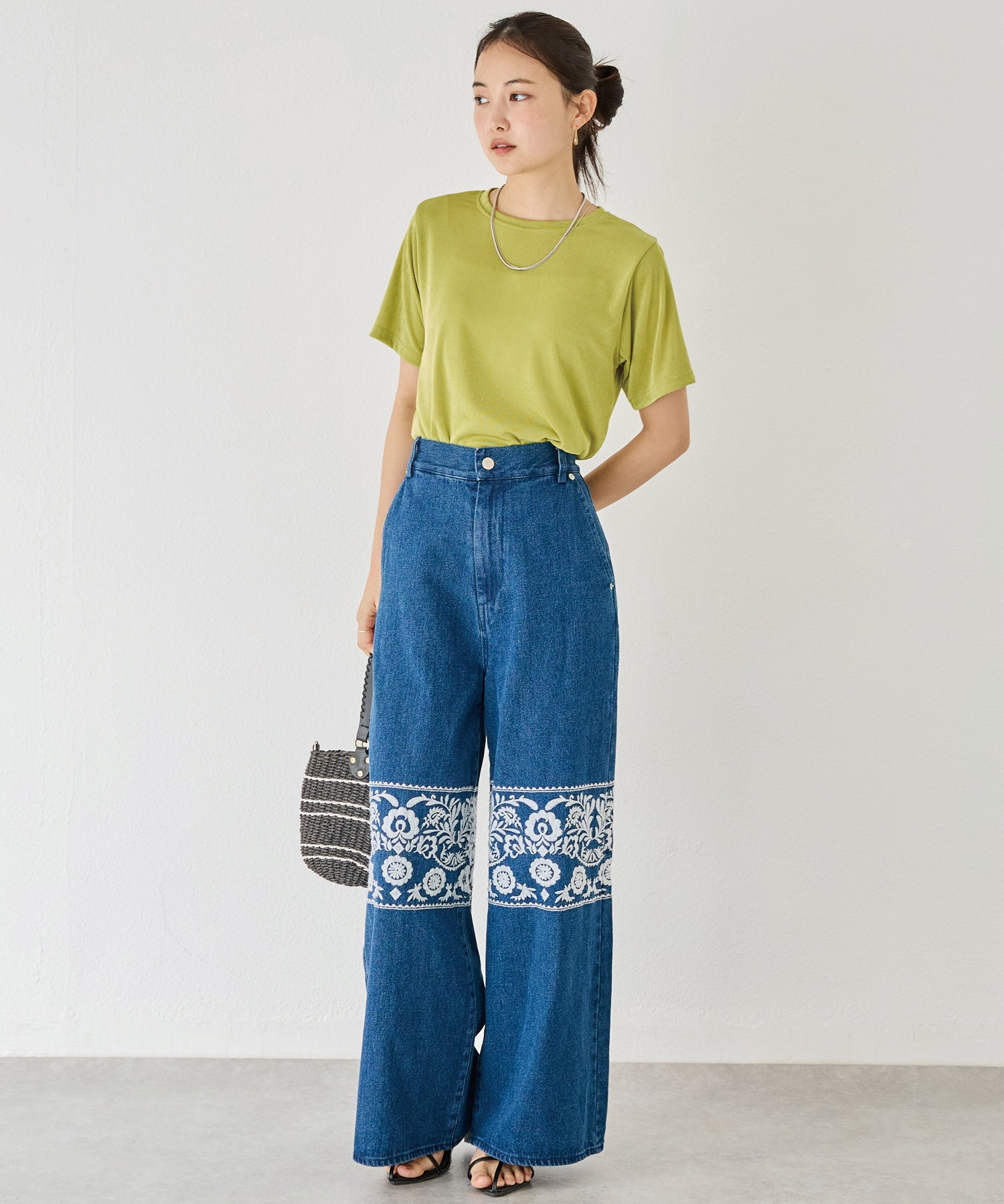 刺繍ワイドデニムパンツ