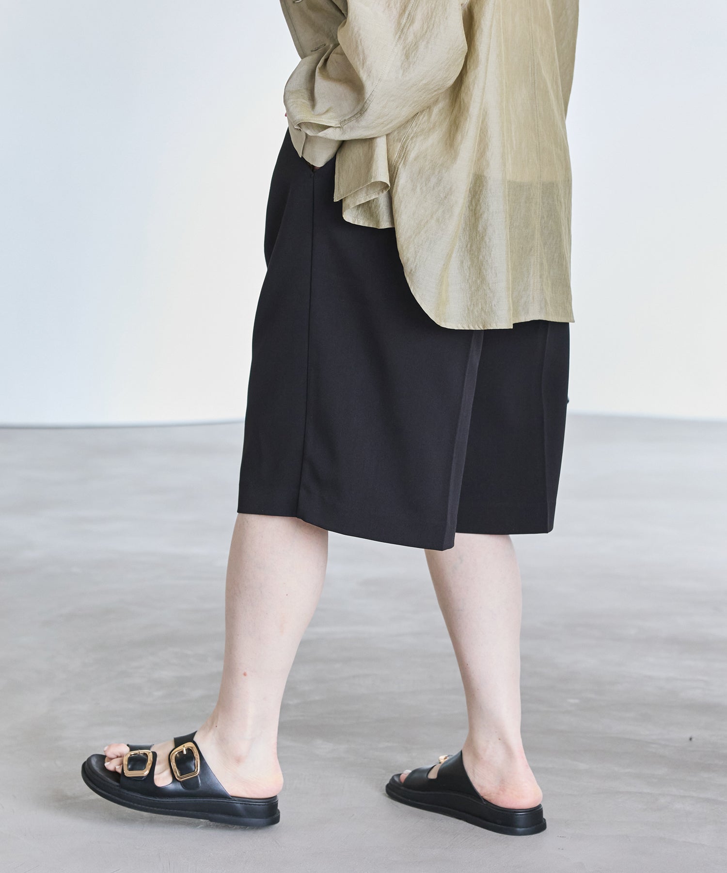 センタープレスショートパンツ
