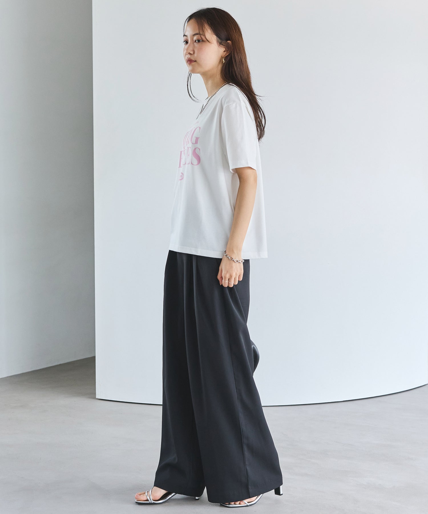 ロゴプリントTシャツ
