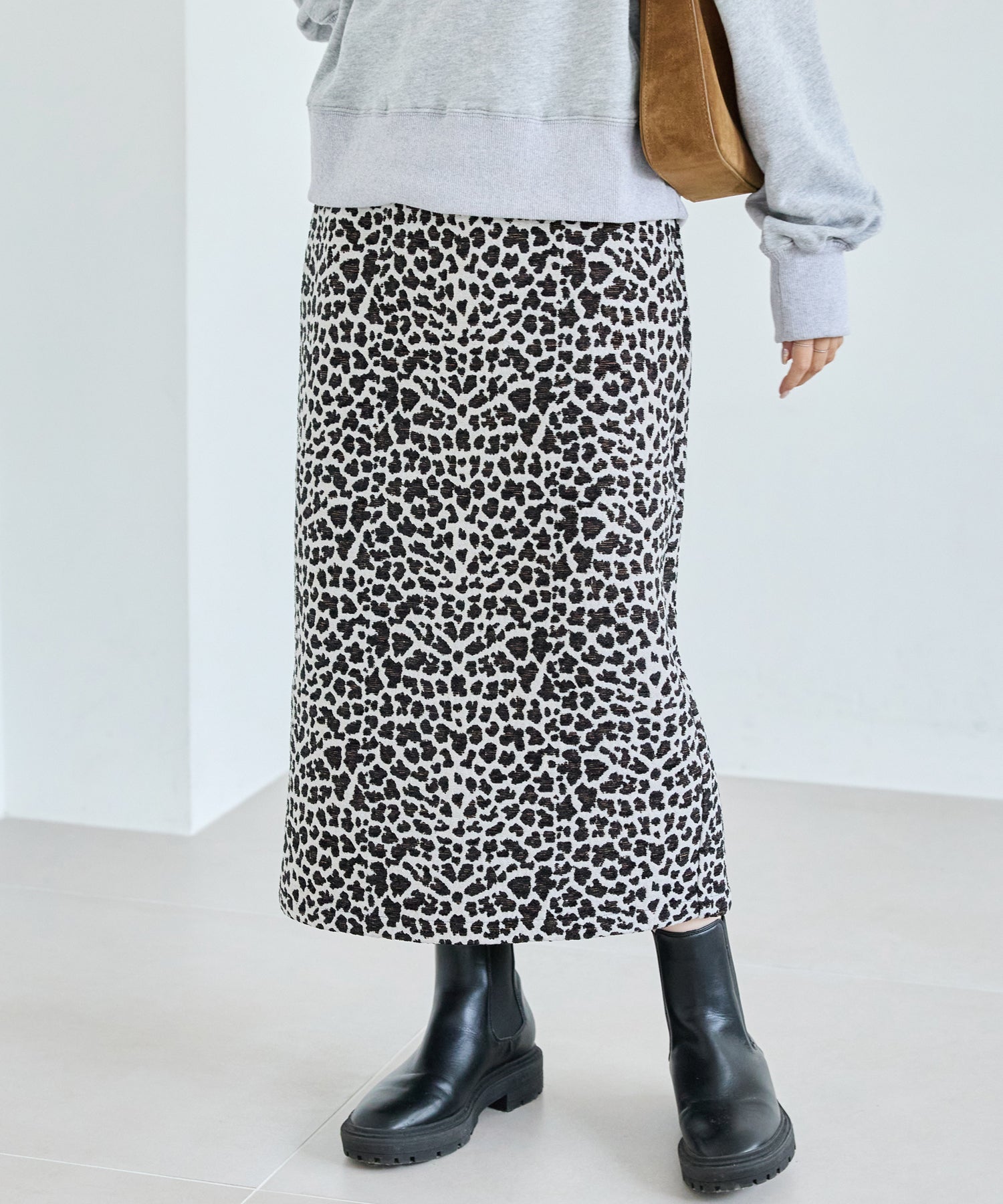 オフホワイト model:156cm 着用サイズ:M
