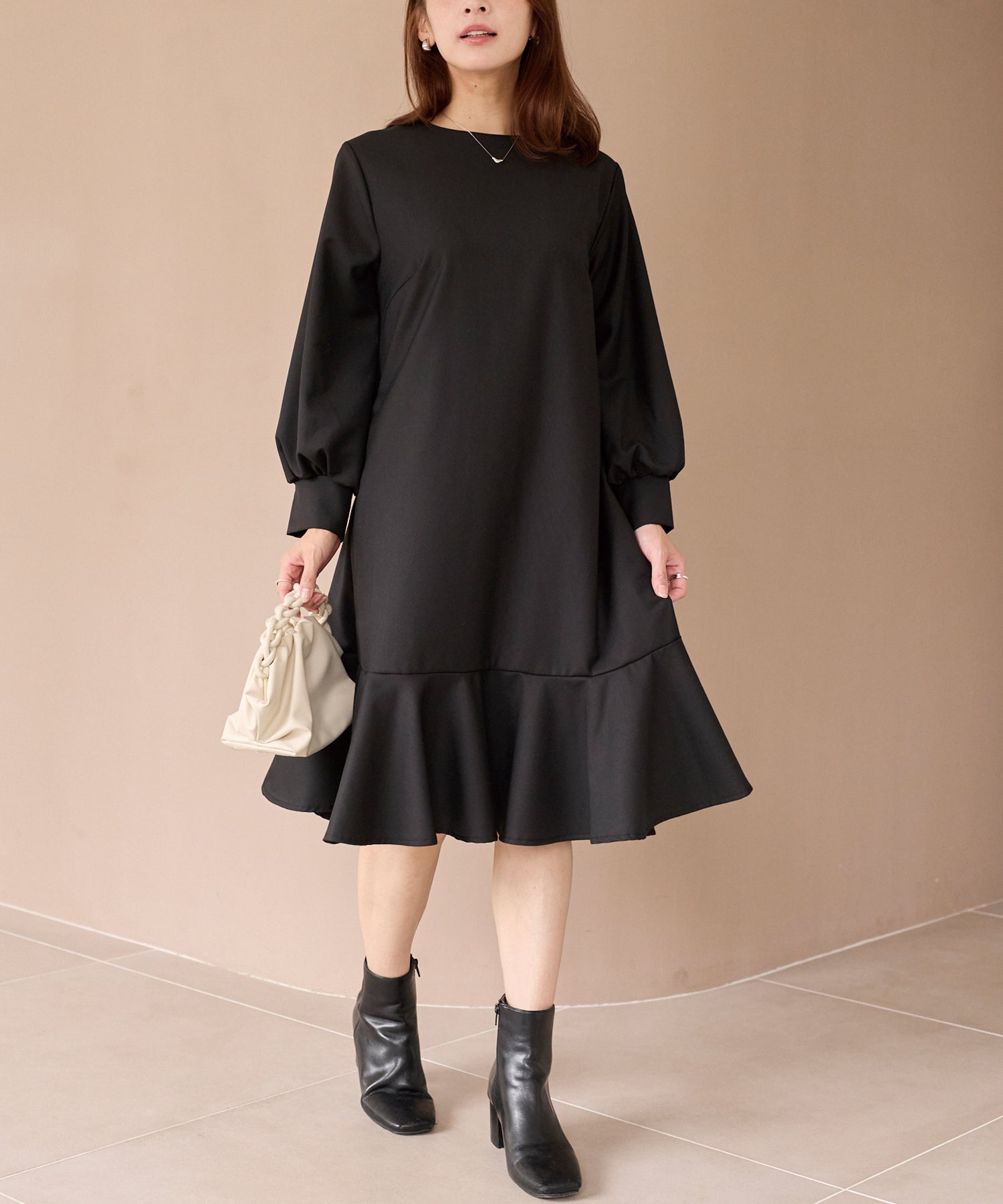 フレアミディワンピ