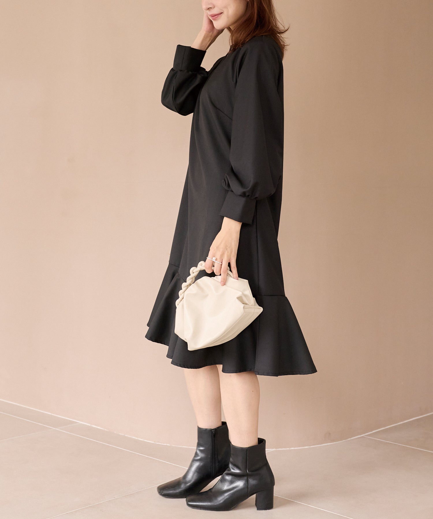 フレアミディワンピ