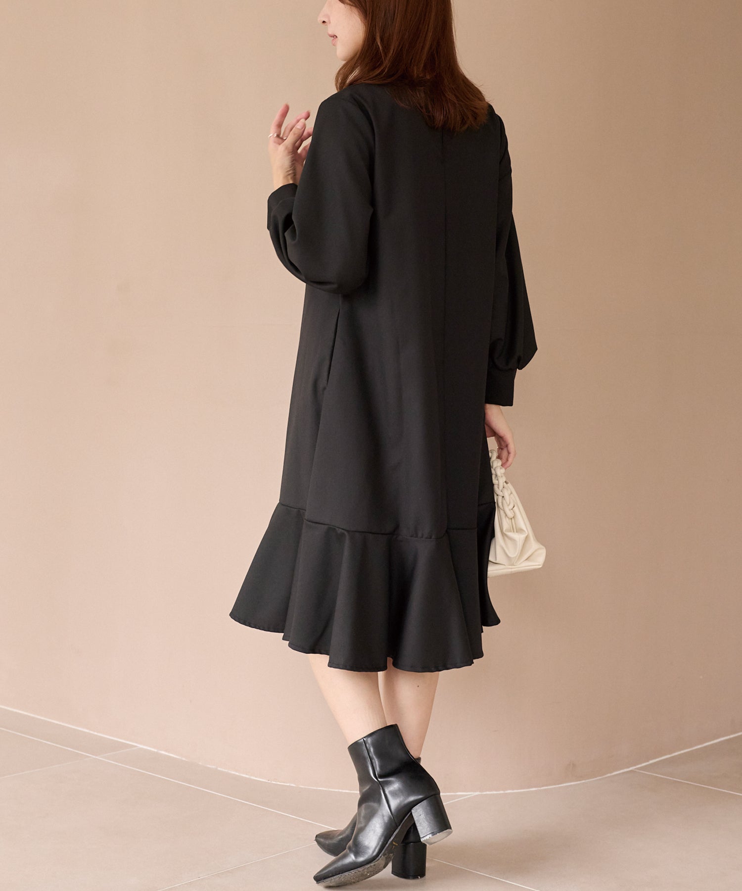 フレアミディワンピ