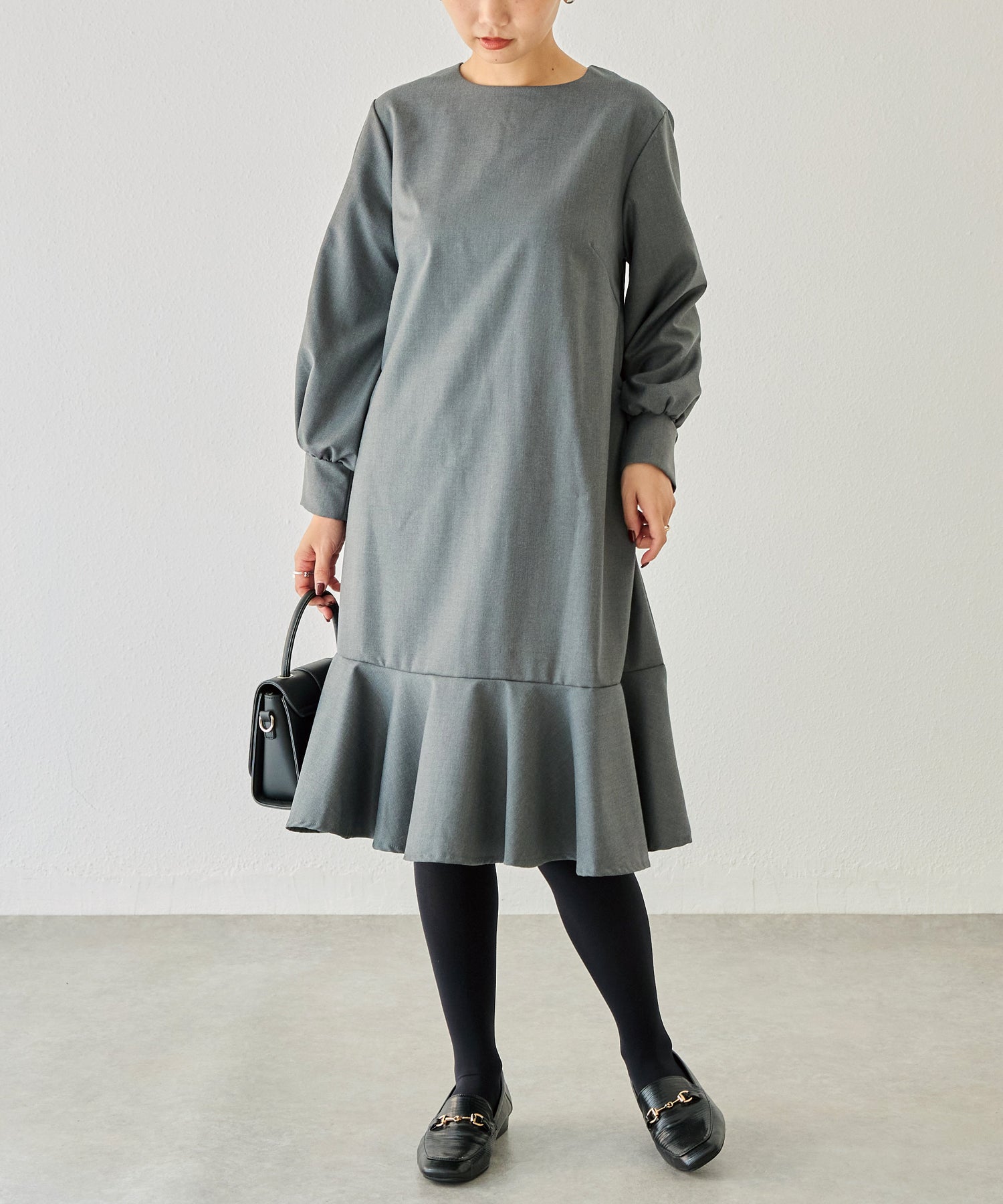 フレアミディワンピ