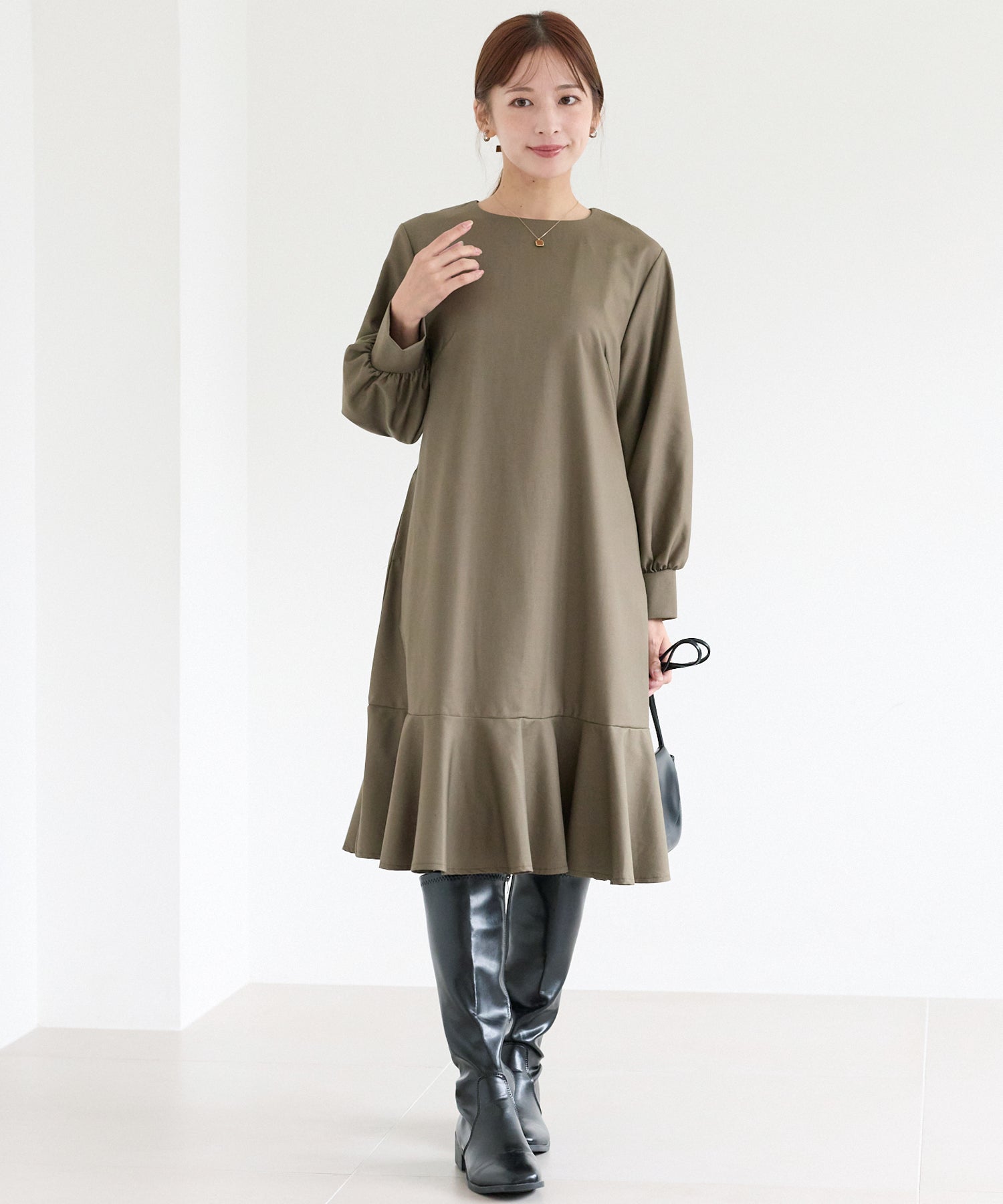 フレアミディワンピ