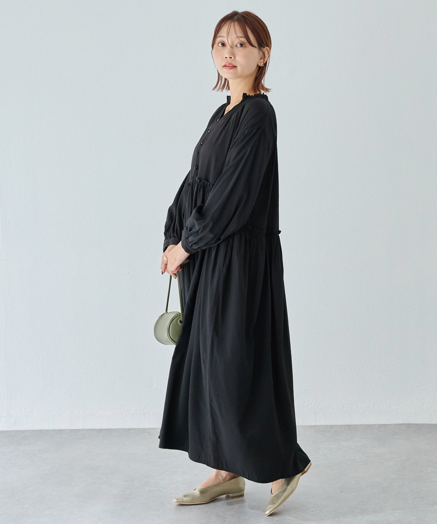 フリル衿ワンピース