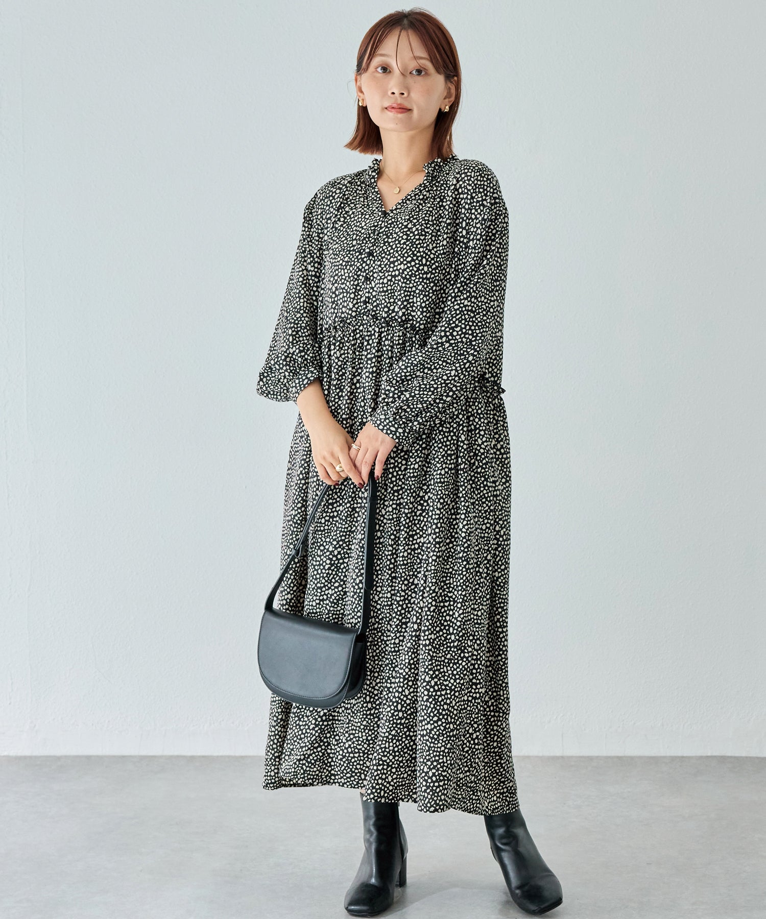 フリル衿ワンピース