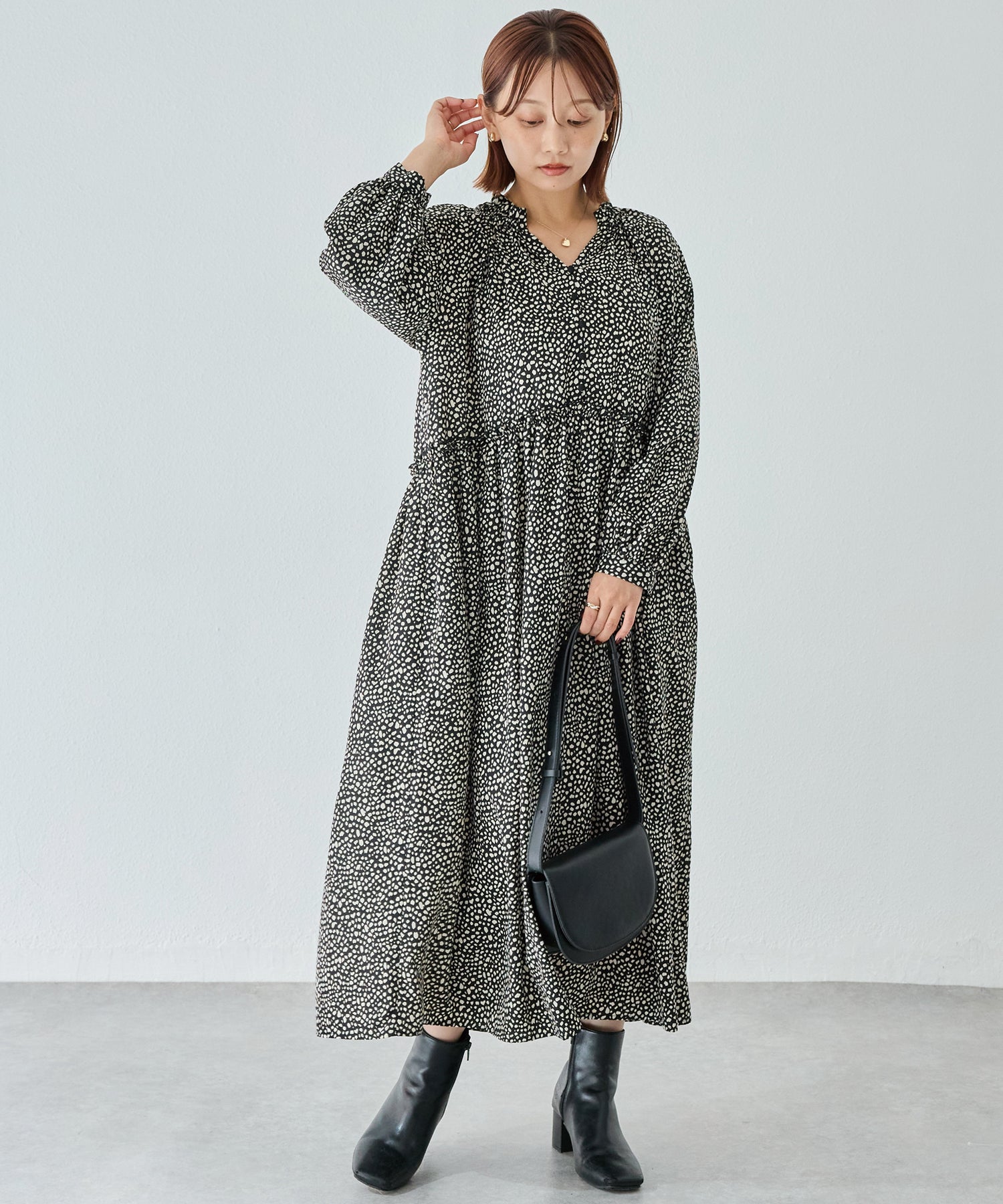 フリル衿ワンピース