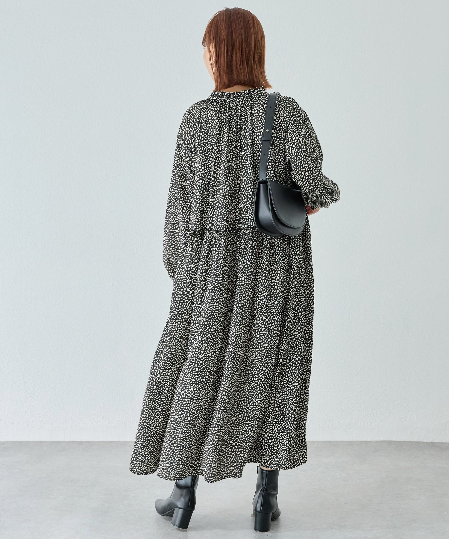 フリル衿ワンピース