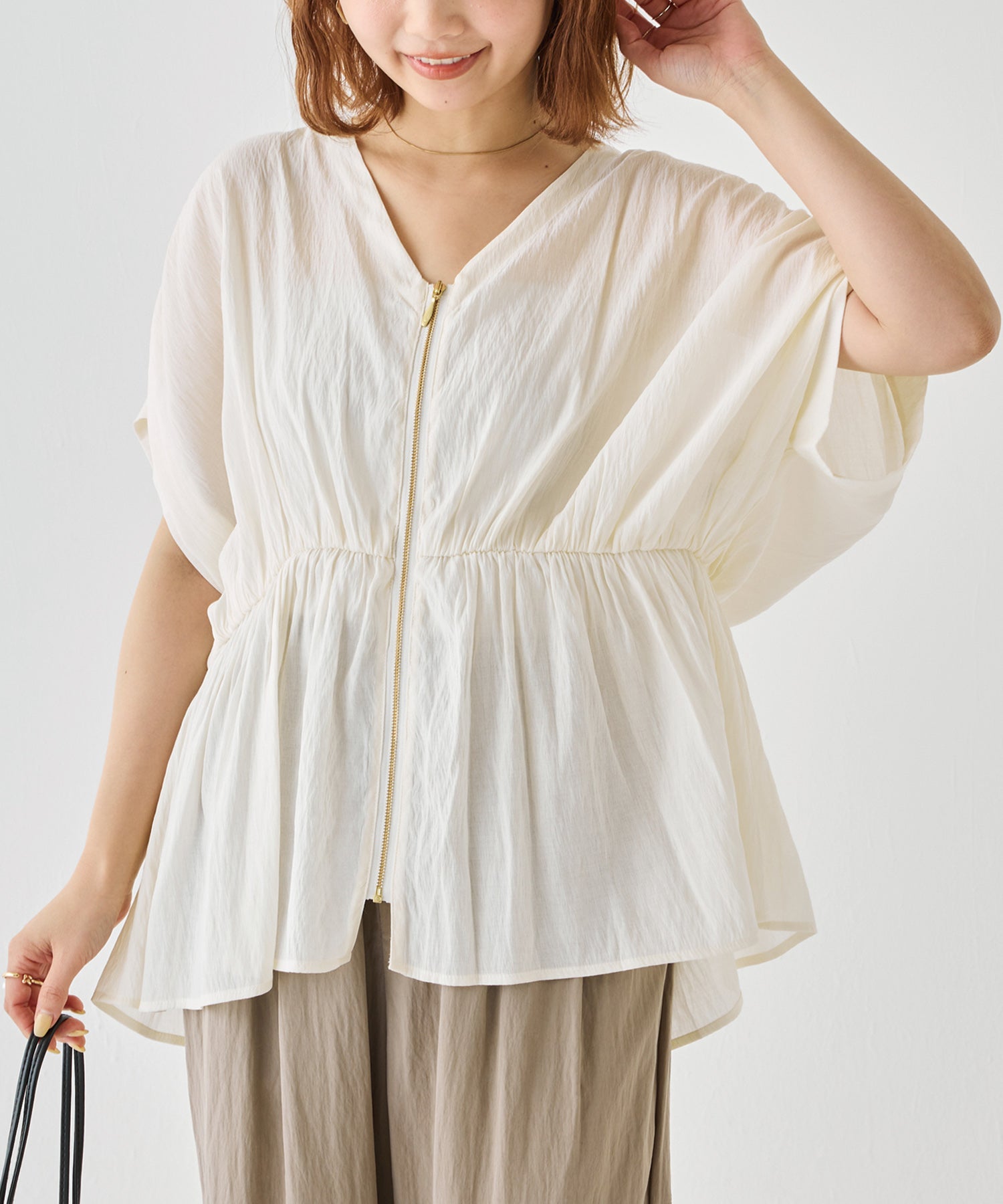オフホワイト model:156cm 着用サイズ:M
