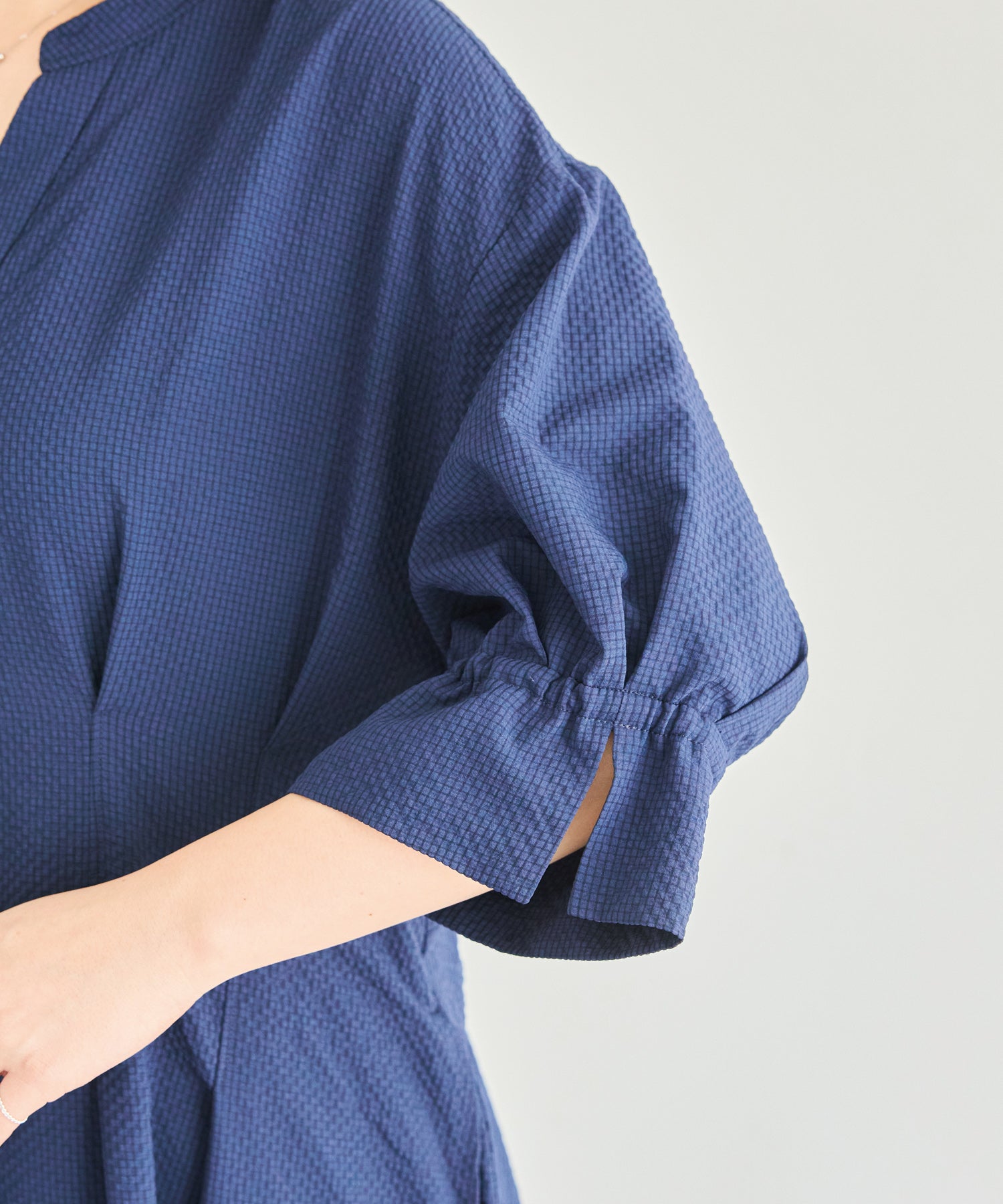 袖口ゴム/スリットデザイン