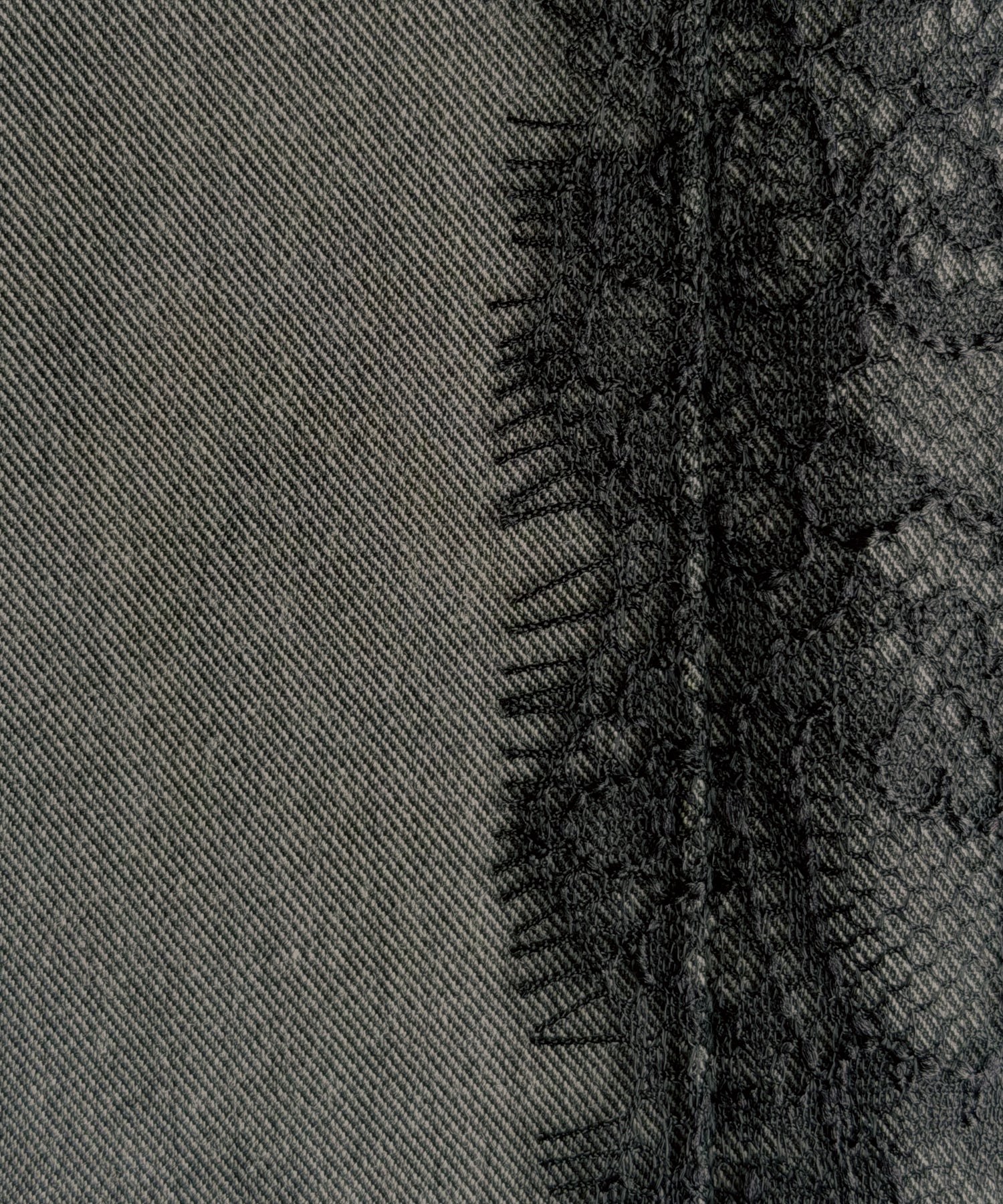 グレー