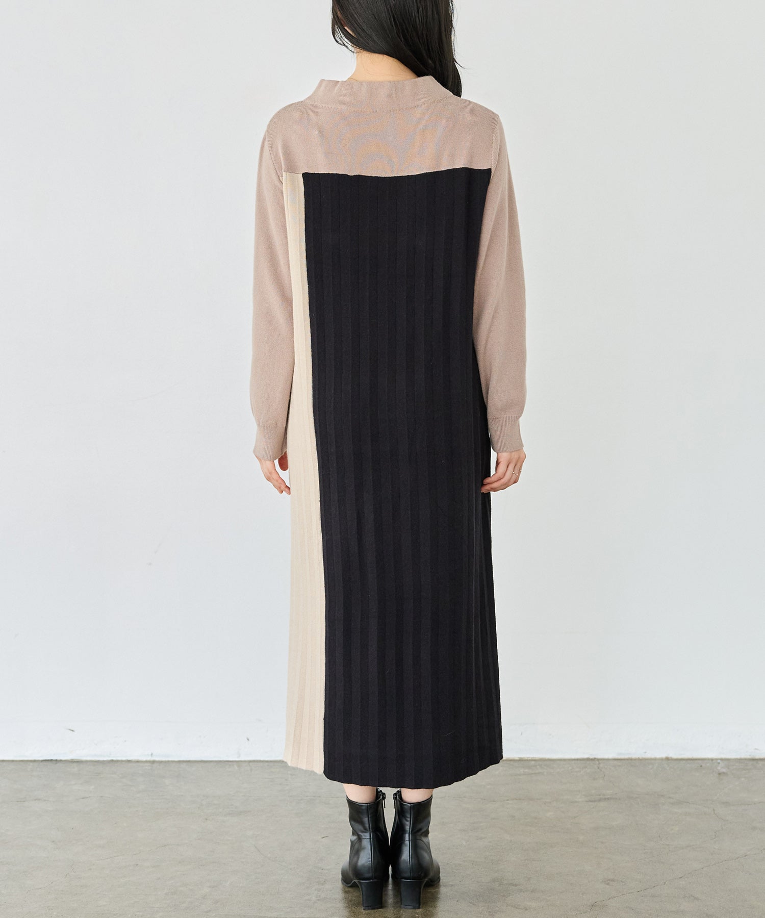 バック model:162cm 着用サイズ:F