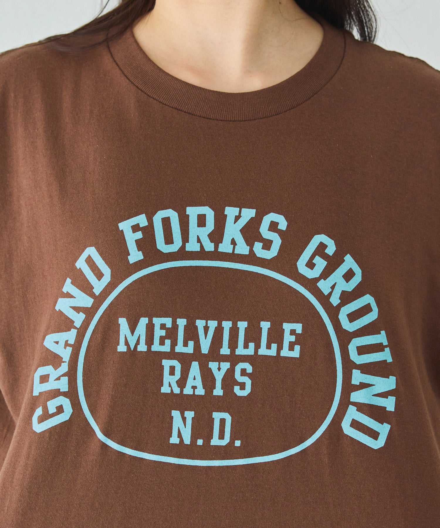 ダークブラウン