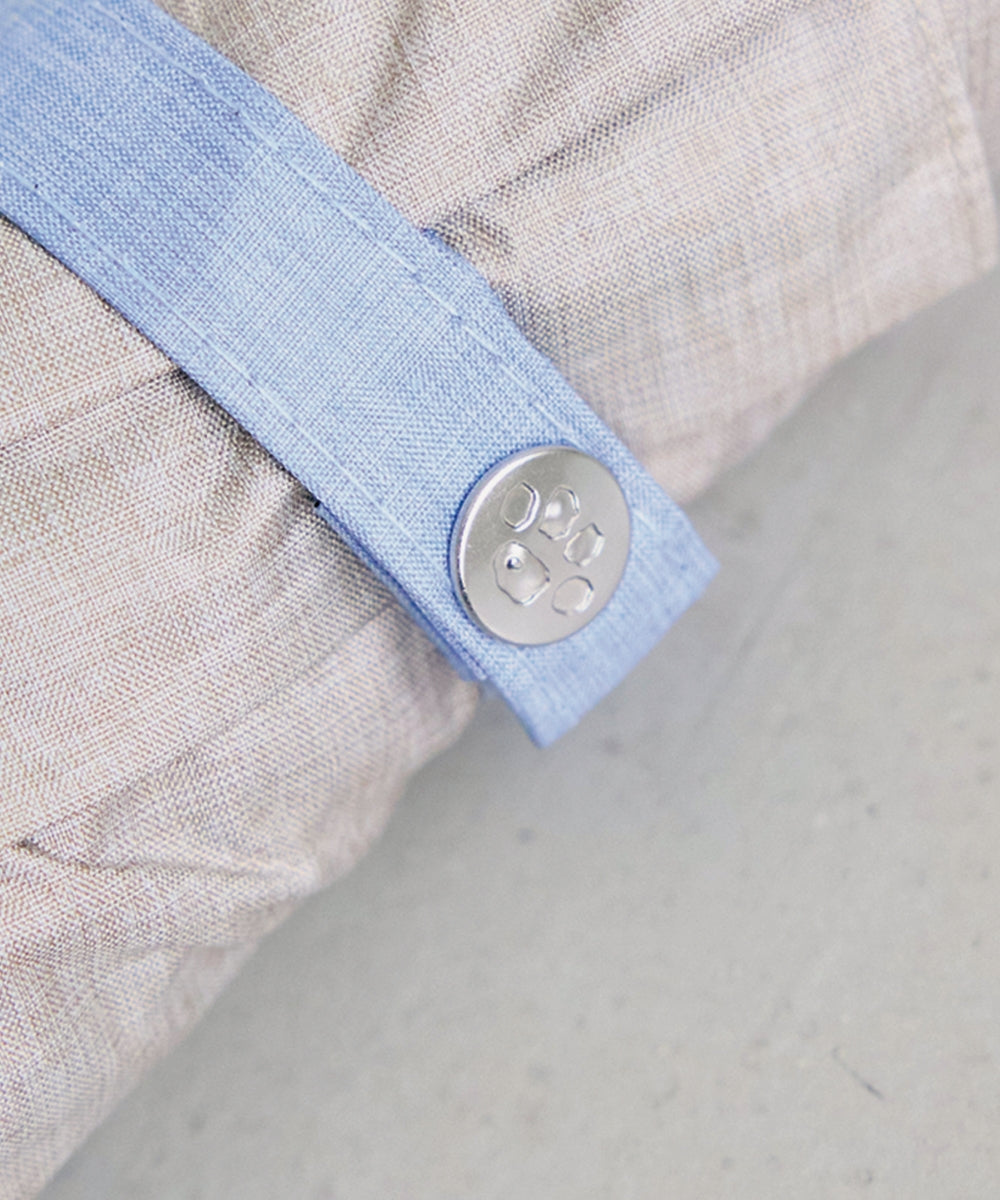 肉球をイメージしたボタンが、さりげない遊び心をプラス。