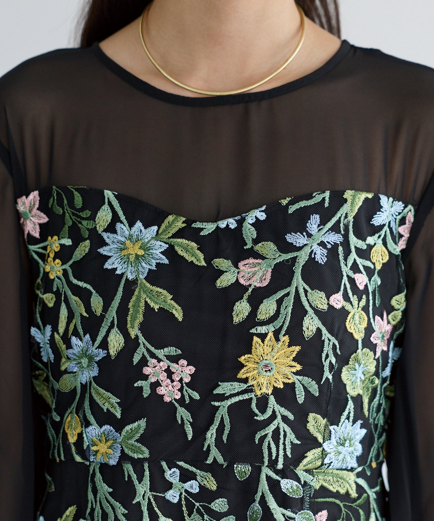 フラワー刺繍ワンピース