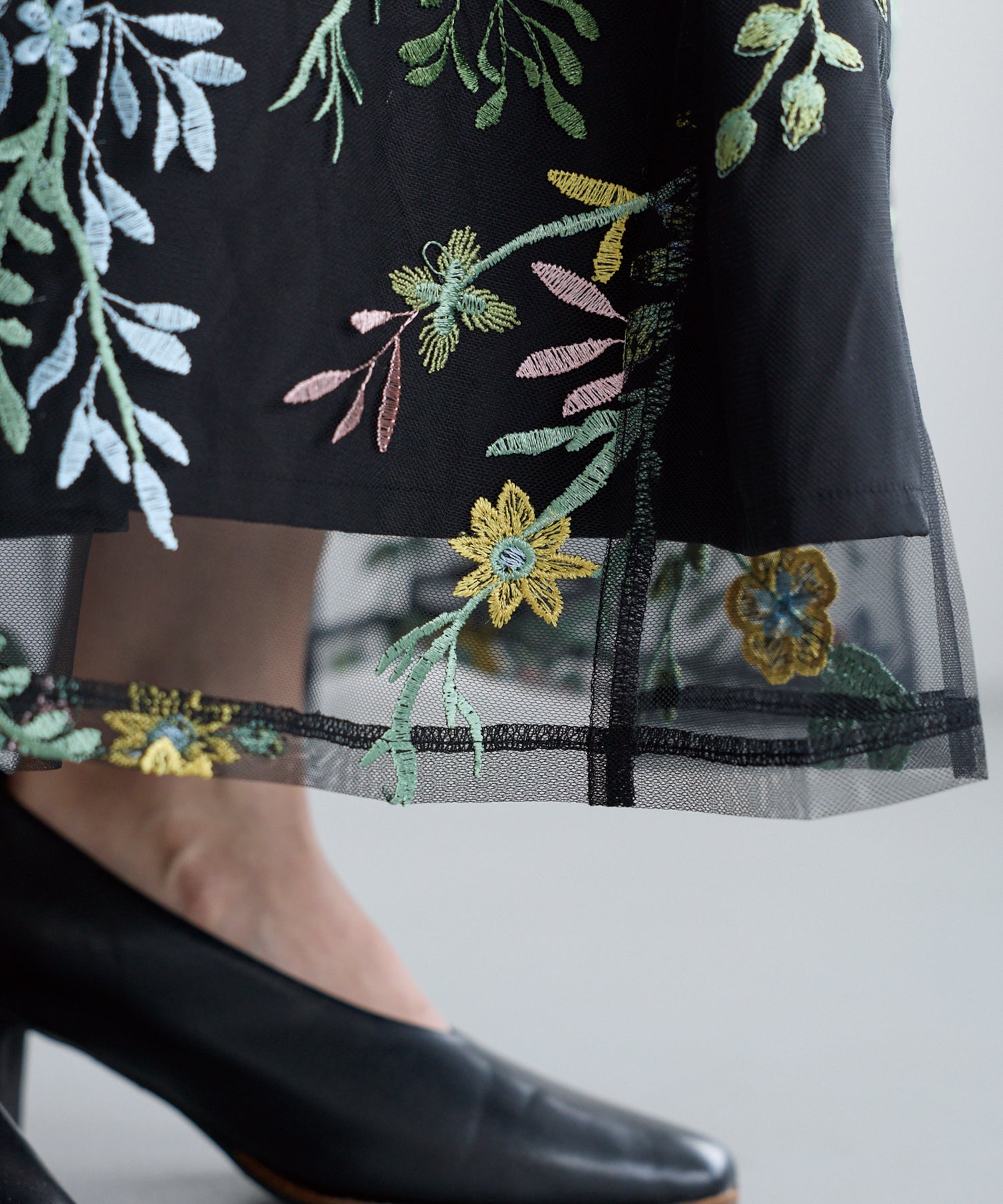 フラワー刺繍ワンピース