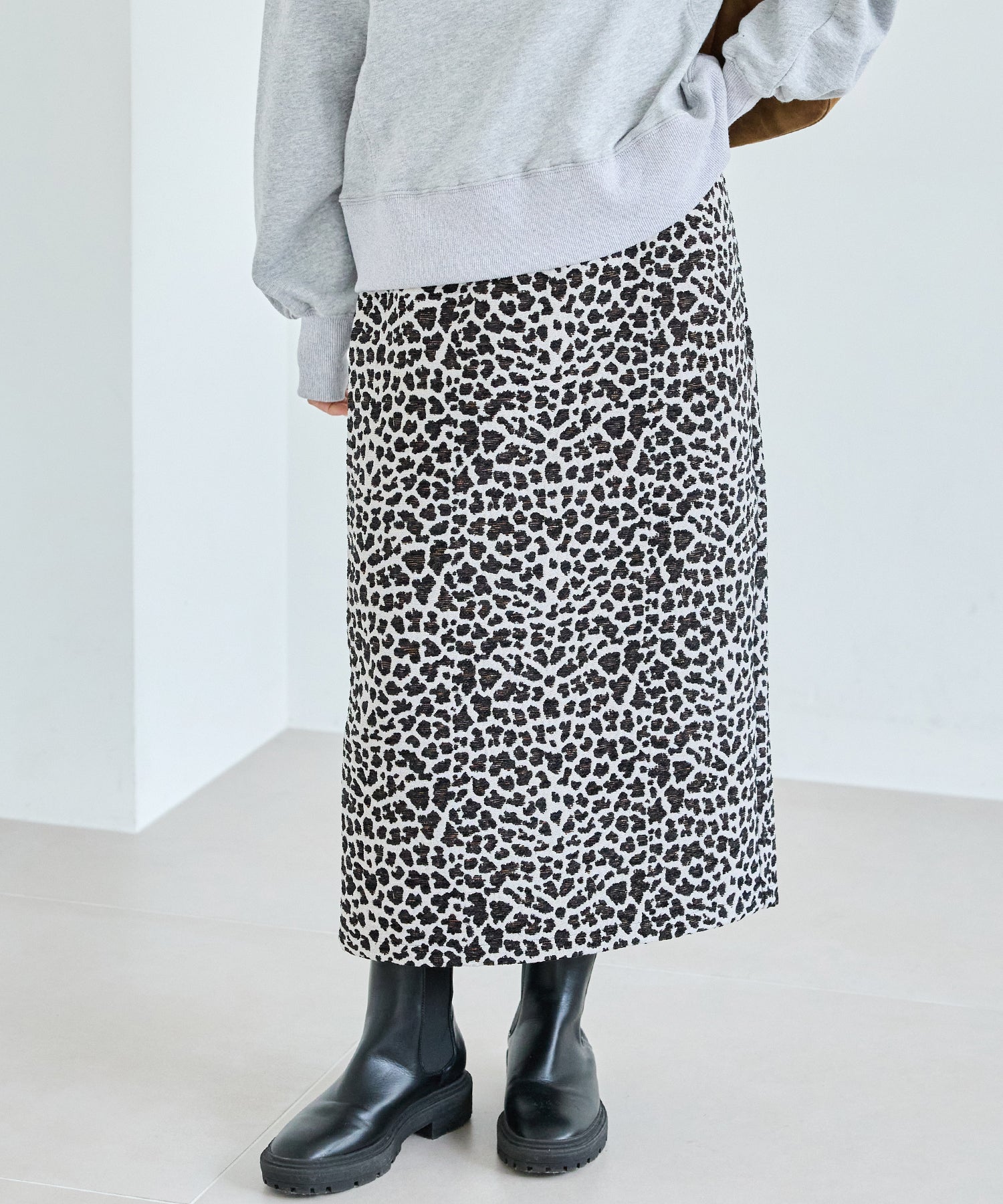 オフホワイト　model:156cm 着用サイズ:M