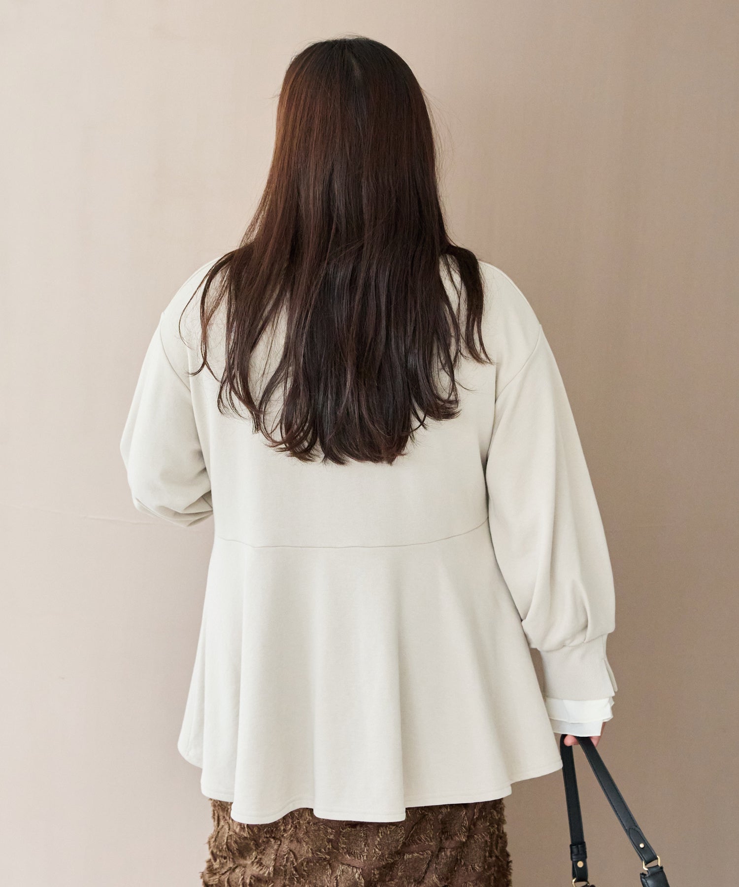 ベージュ　model:161cm 着用サイズ:3L