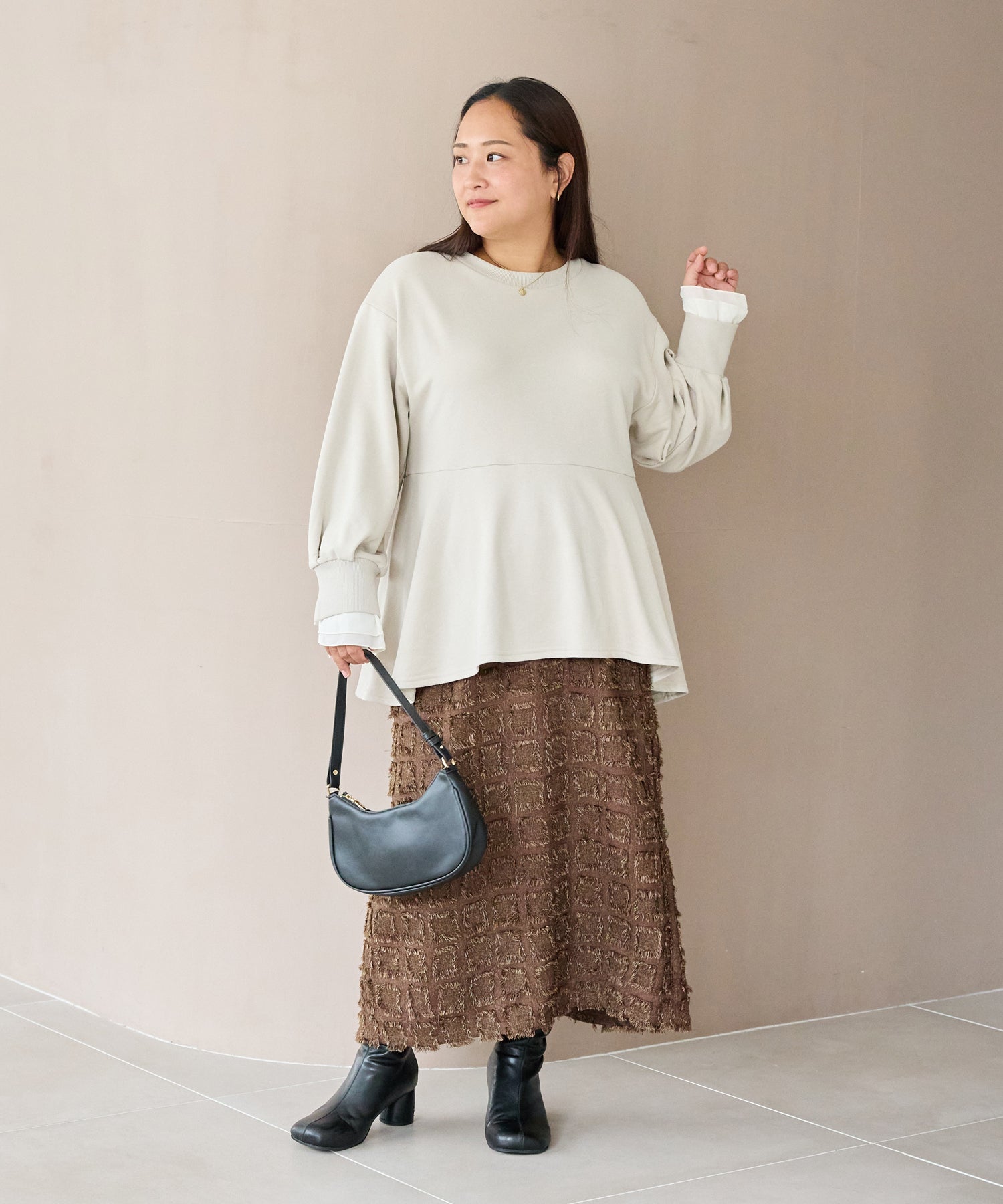 ベージュ　model:161cm 着用サイズ:3L