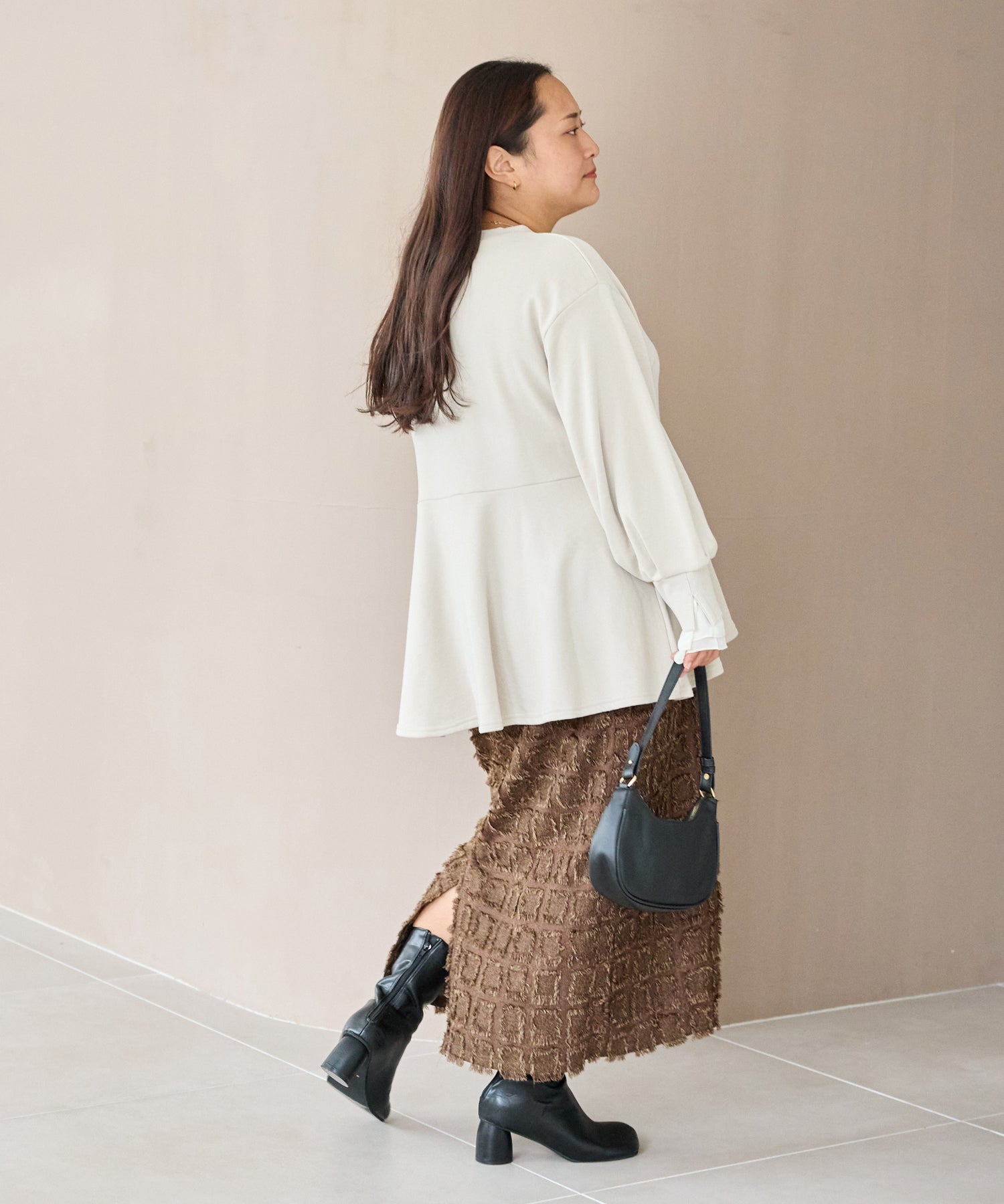 ベージュ　model:161cm 着用サイズ:3L