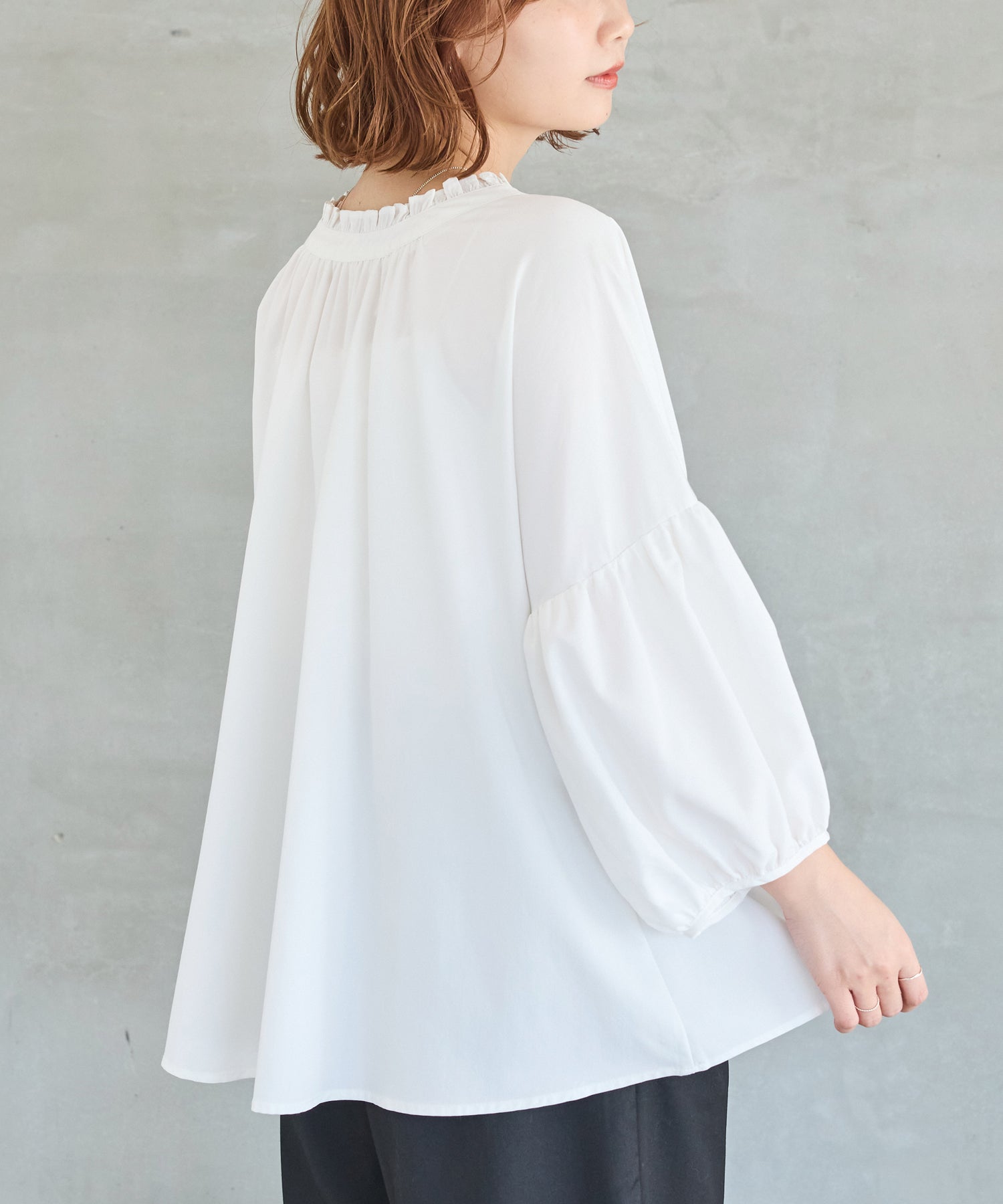 【好機能シリーズ】抗菌/防臭 パールボタンギャザーブラウス
