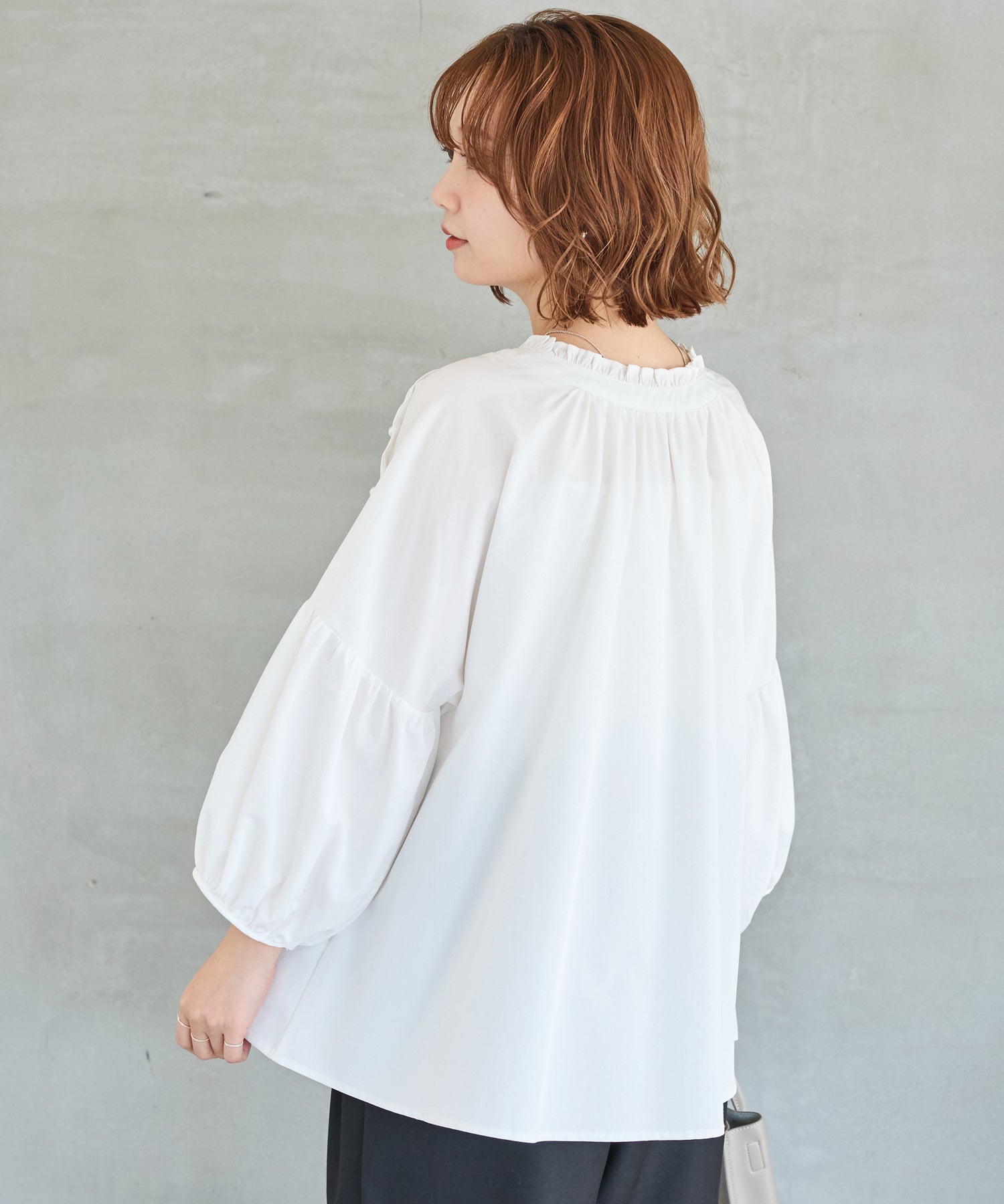 【好機能シリーズ】抗菌/防臭 パールボタンギャザーブラウス