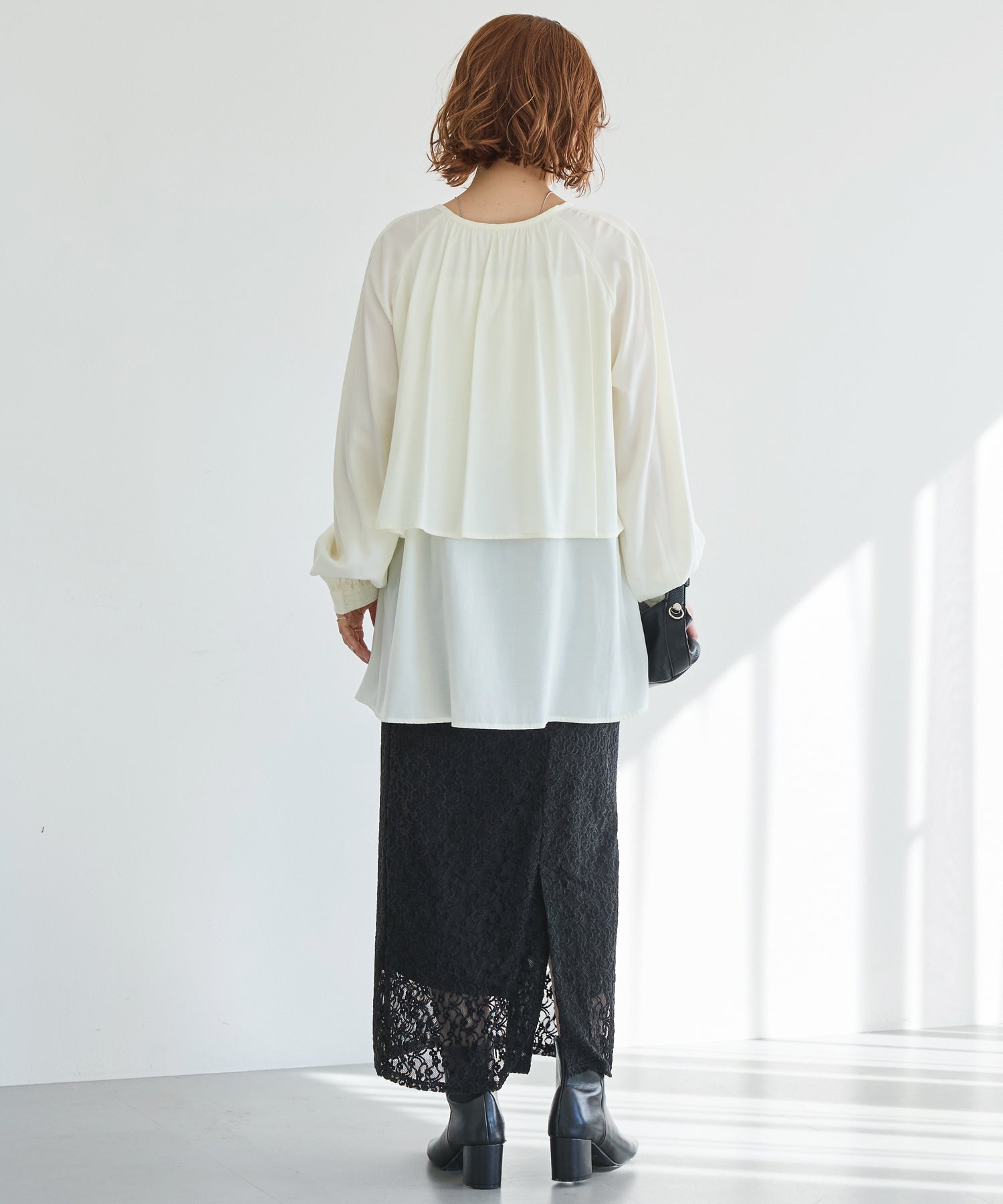 バックフリルブラウス