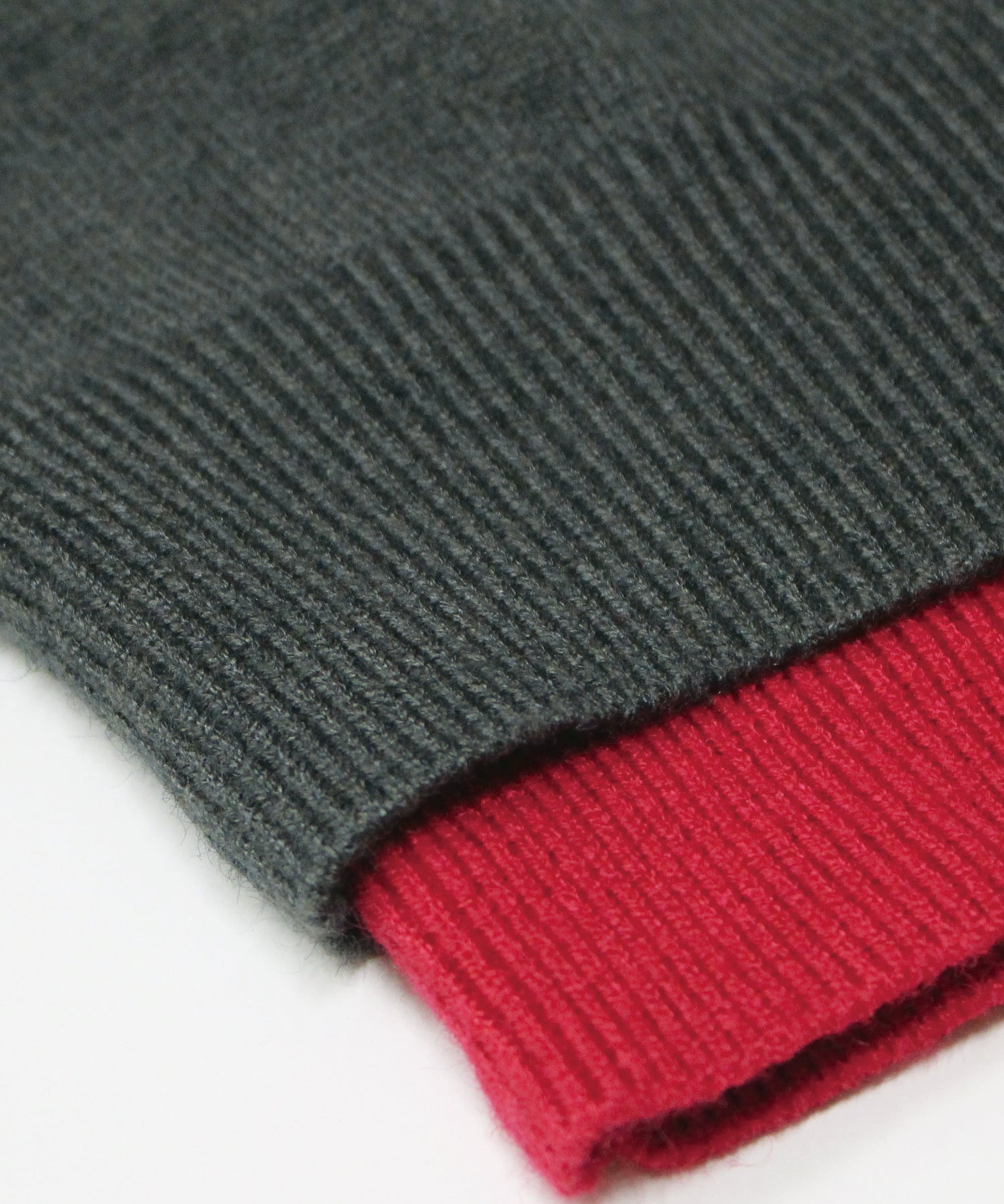 チャコールグレー