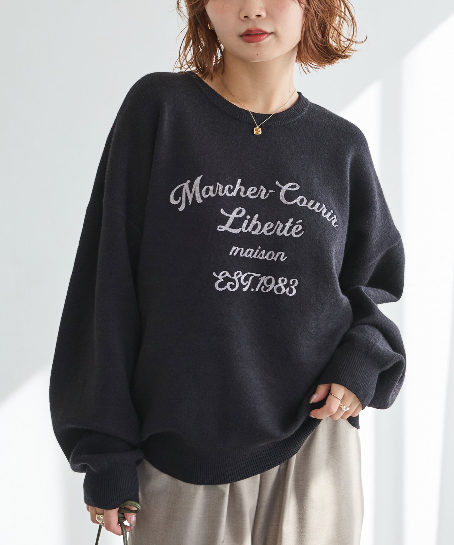 【洗える】チェーンステッチロゴニットプルオーバー