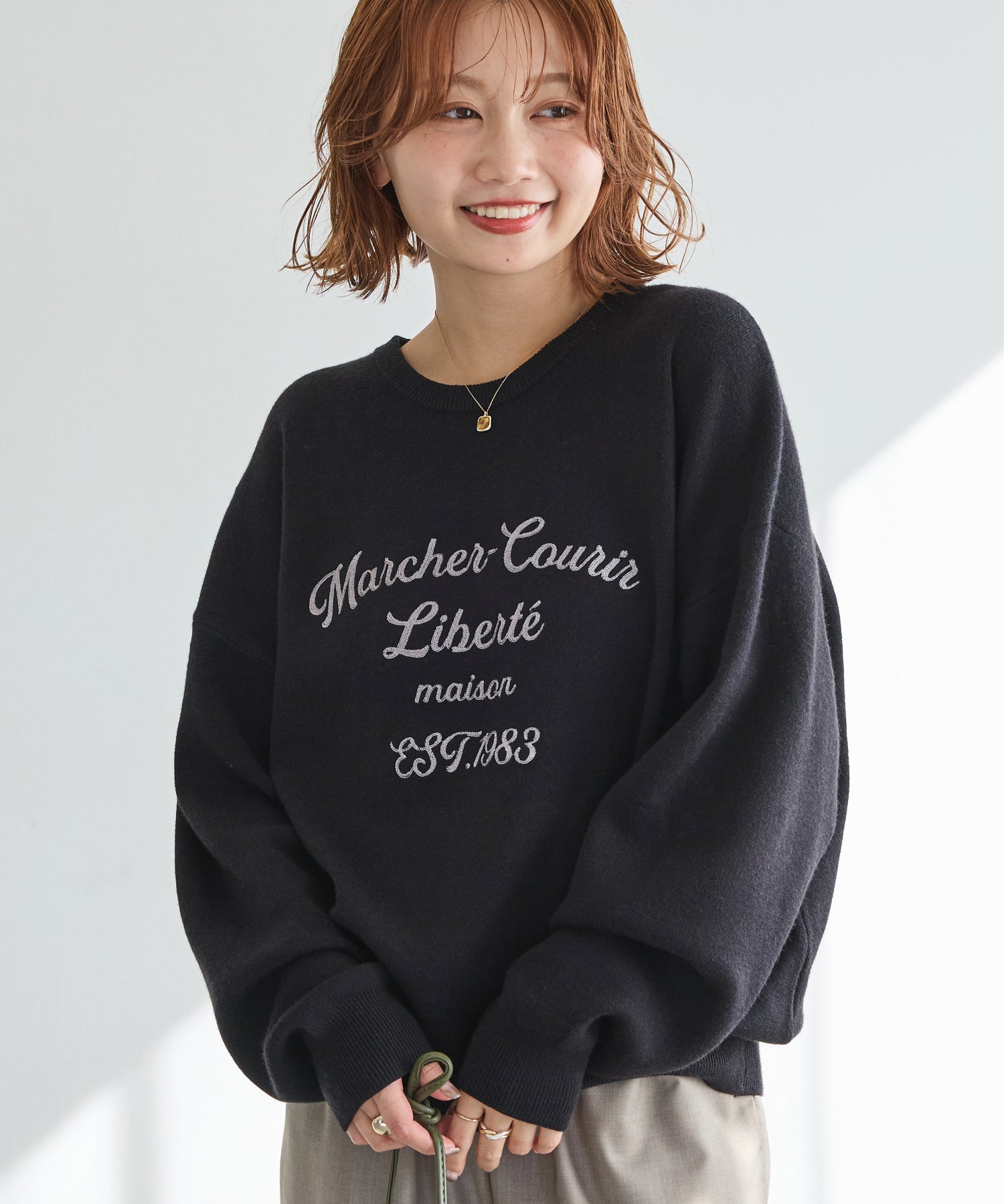 【洗える】チェーンステッチロゴニットプルオーバー