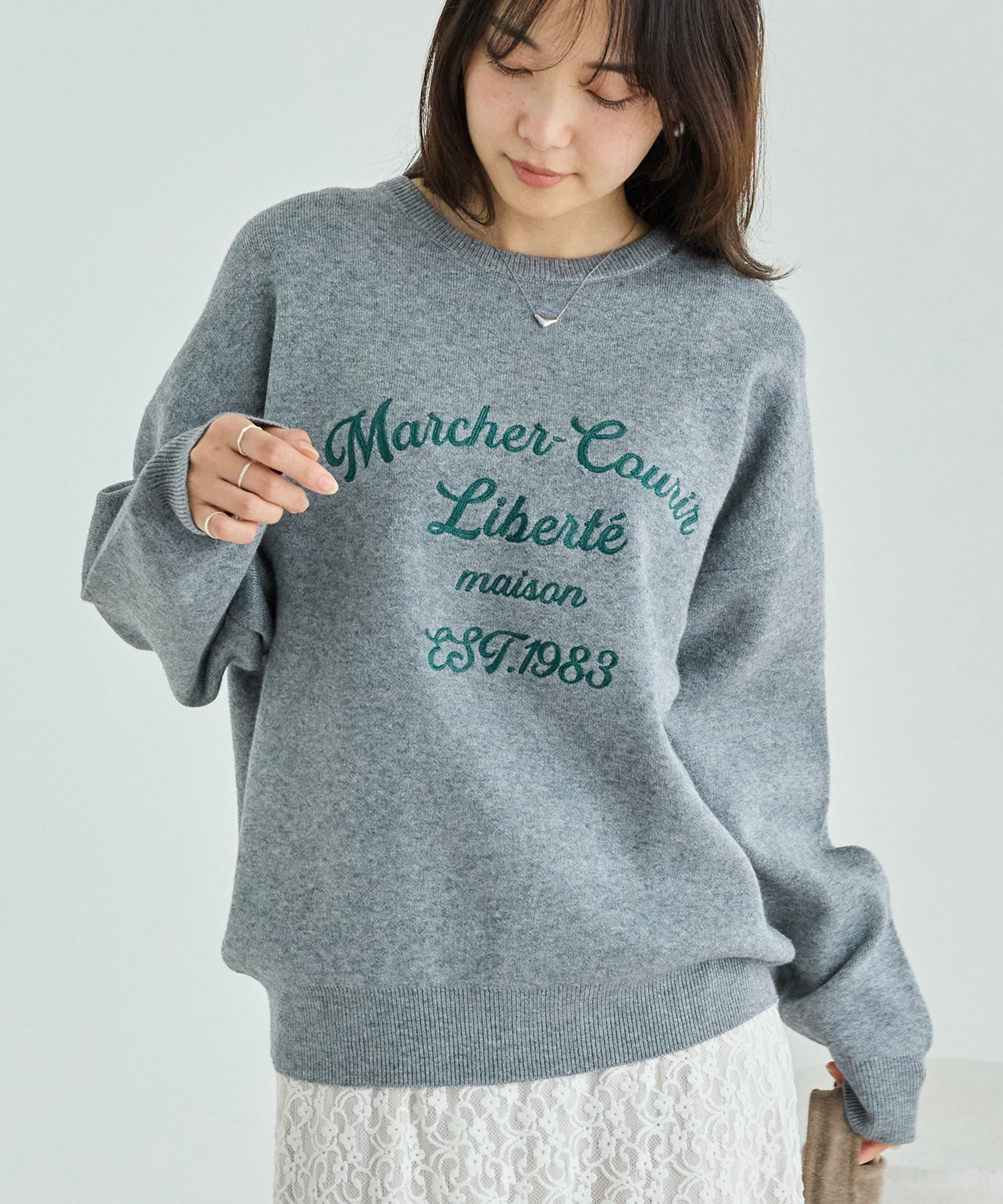 【洗える】チェーンステッチロゴニットプルオーバー