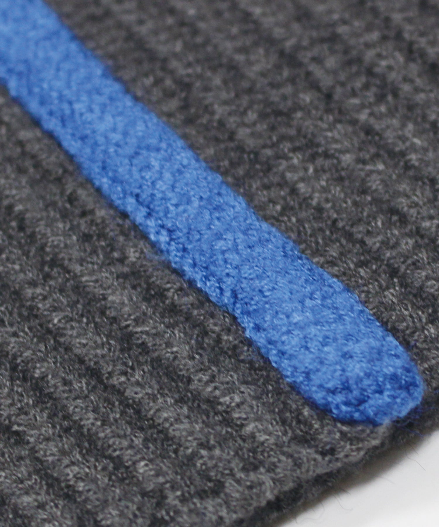 チャコールグレー