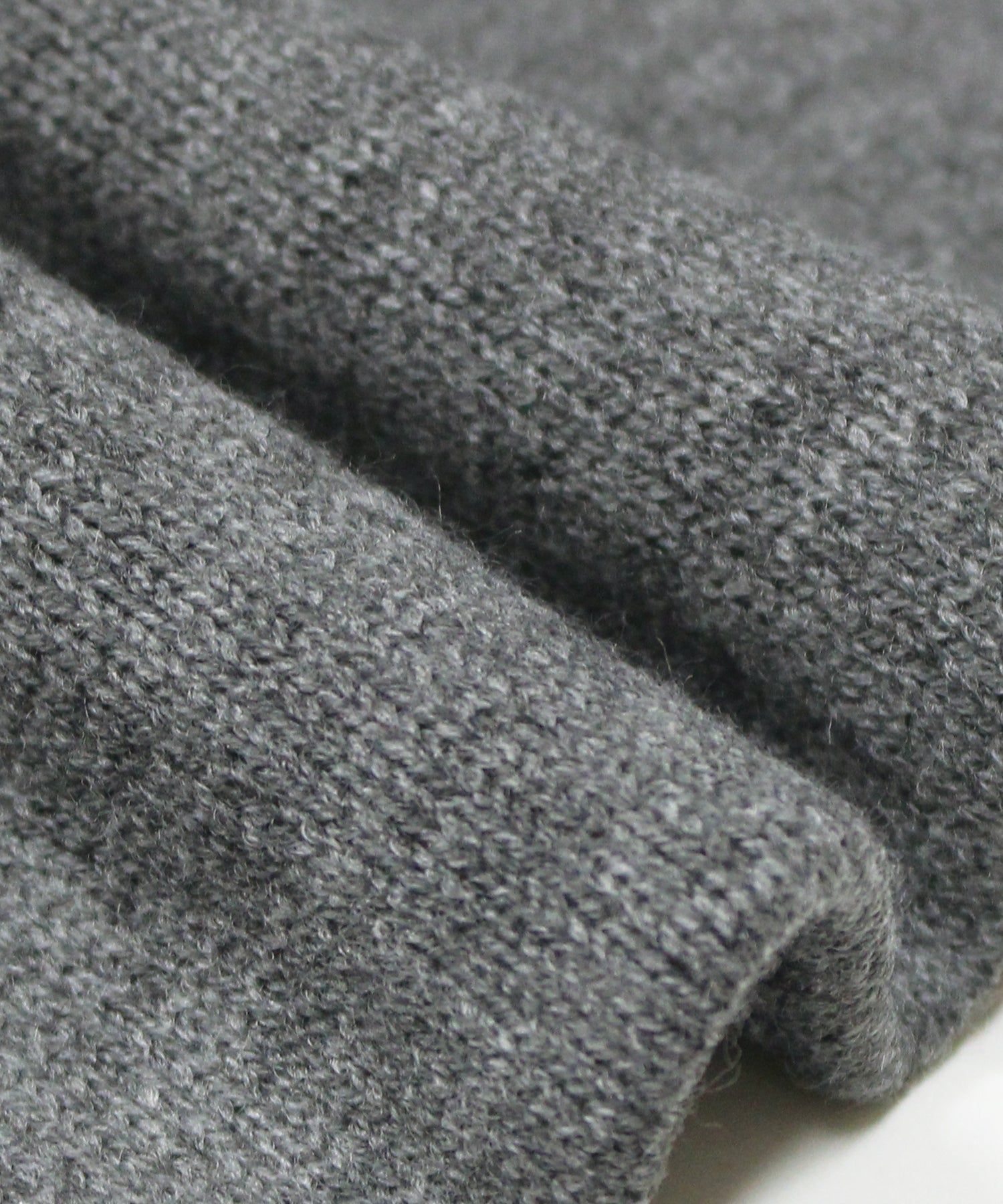 チャコールグレー