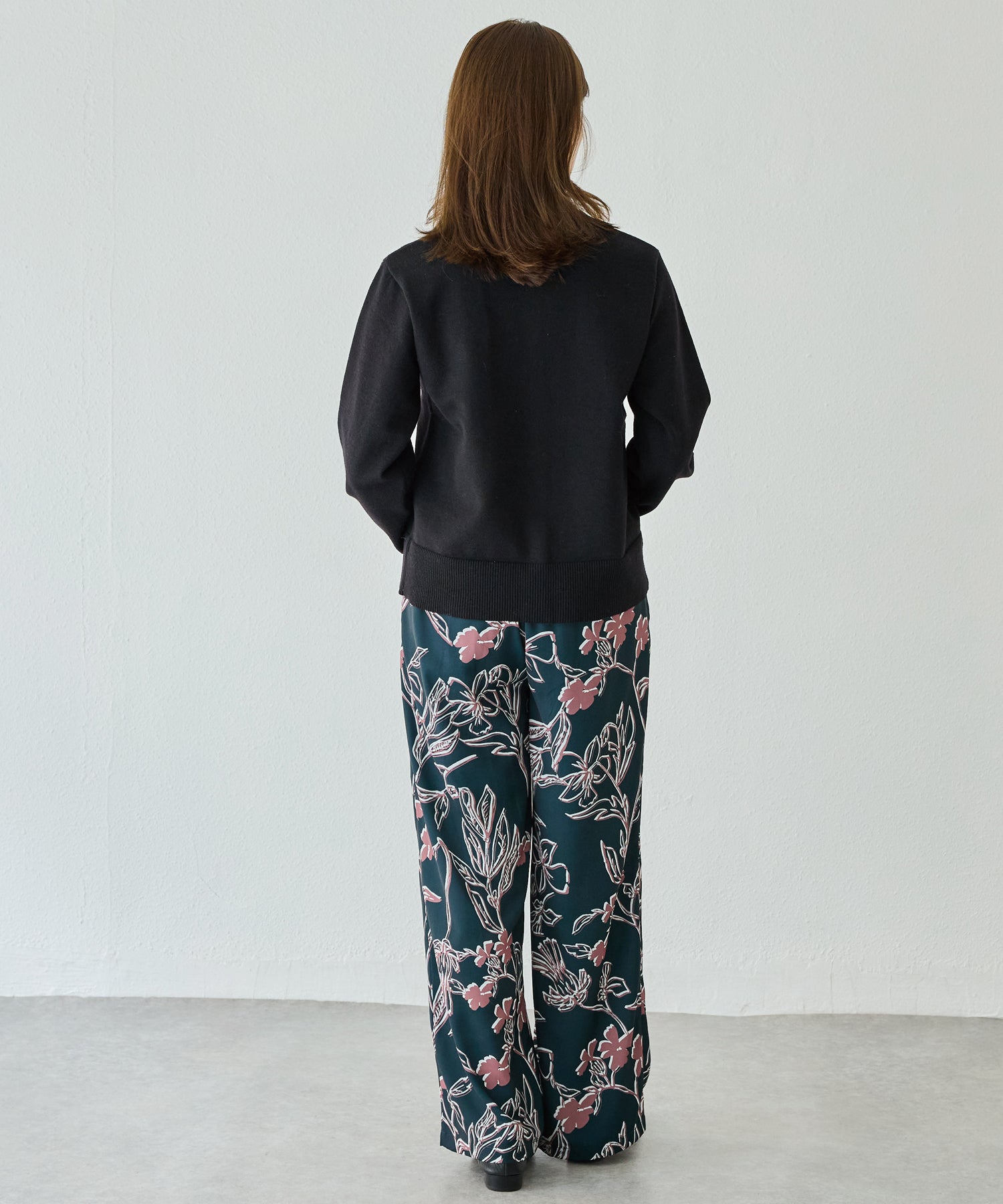 ボタン配色ニットカーデ