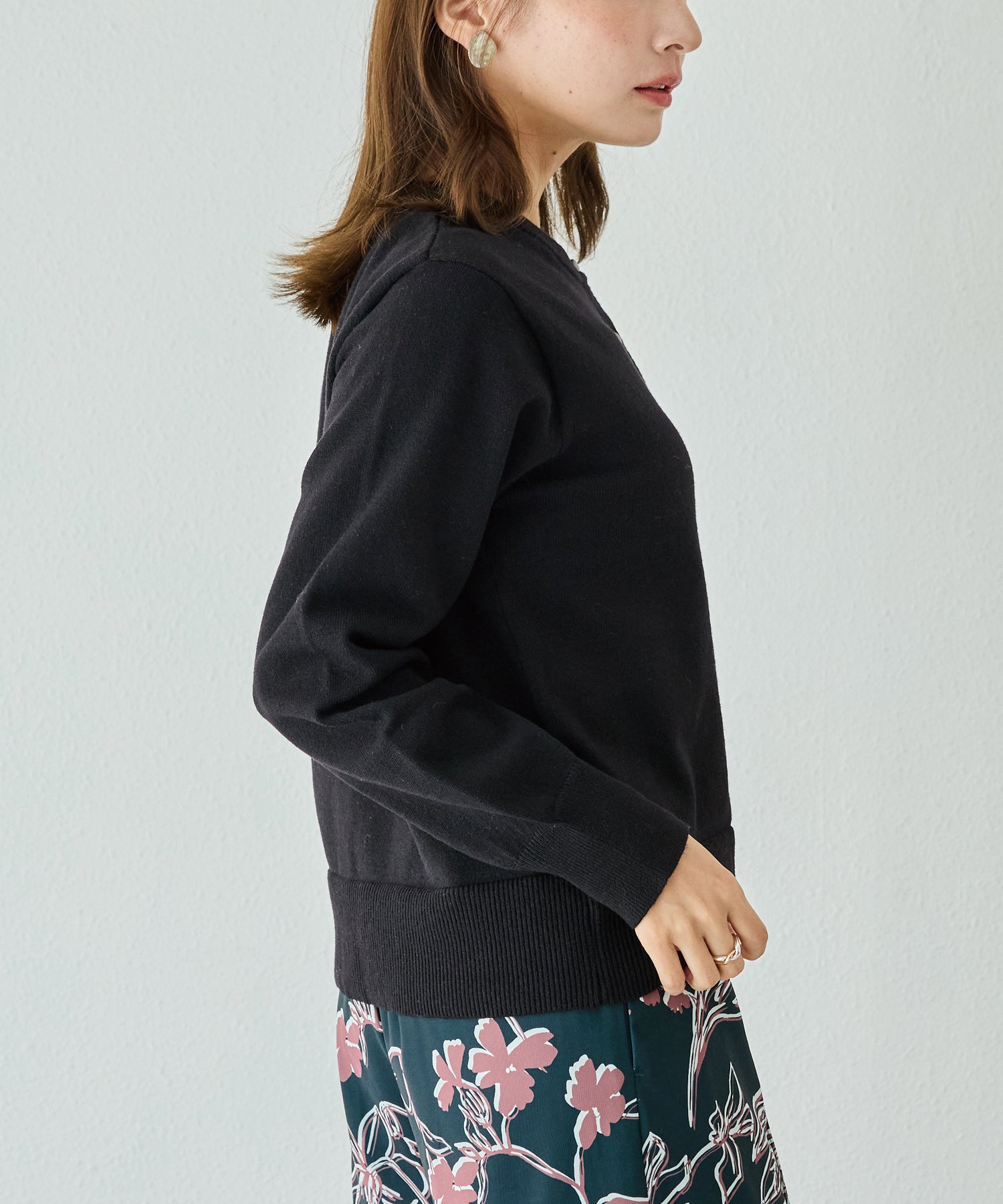 ボタン配色ニットカーデ