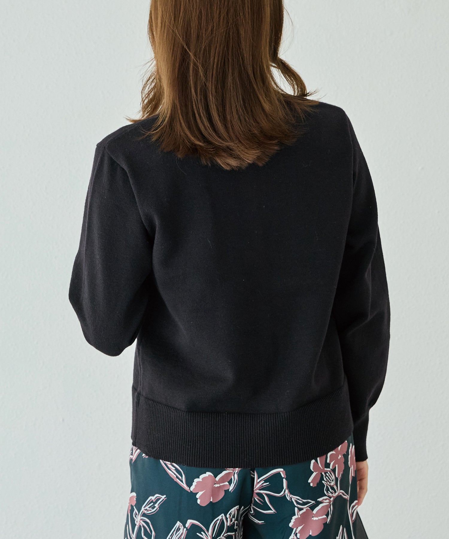 ボタン配色ニットカーデ