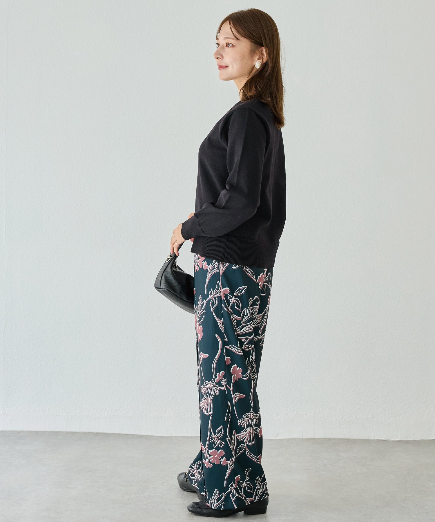 ボタン配色ニットカーデ