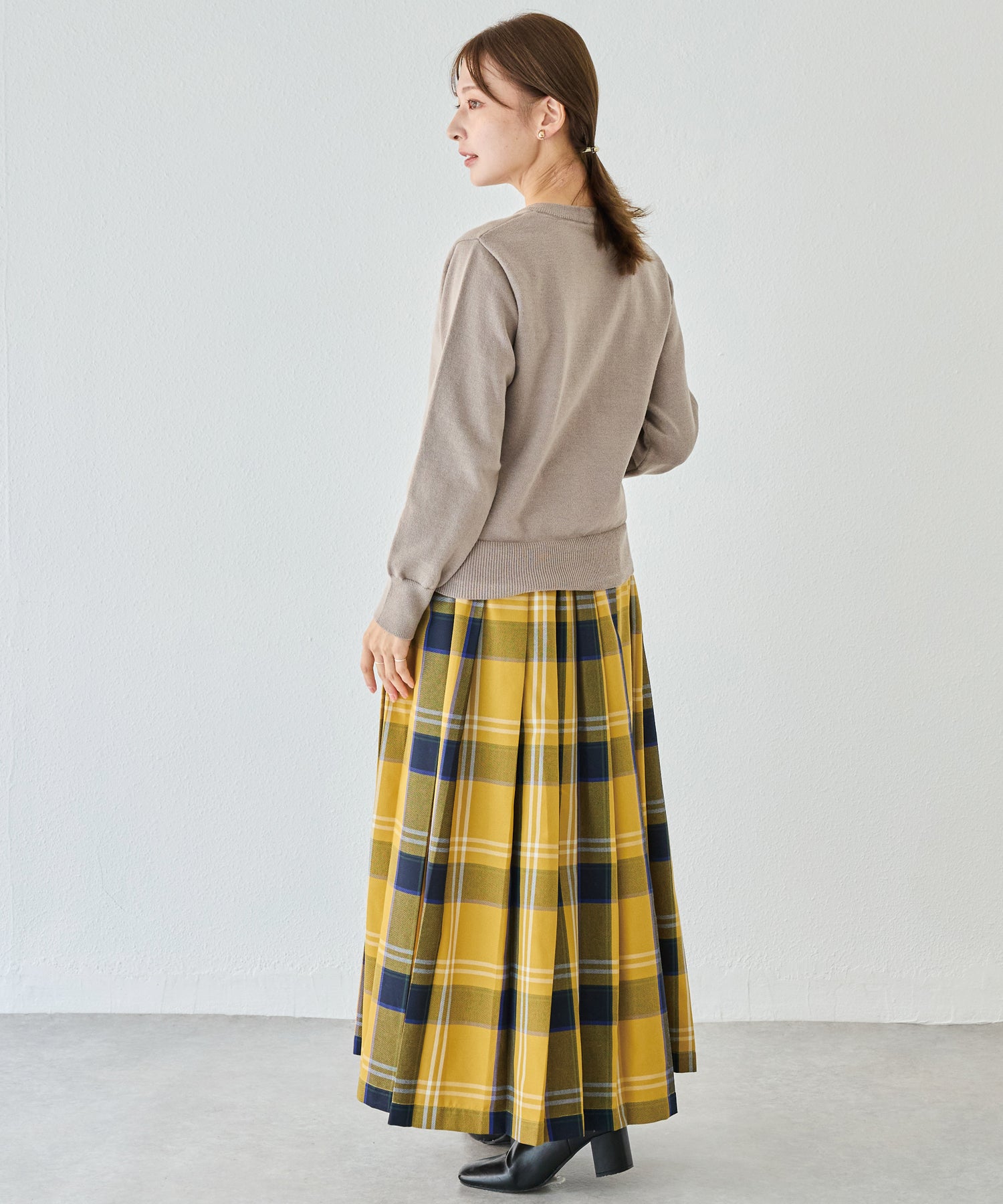 ボタン配色ニットカーデ