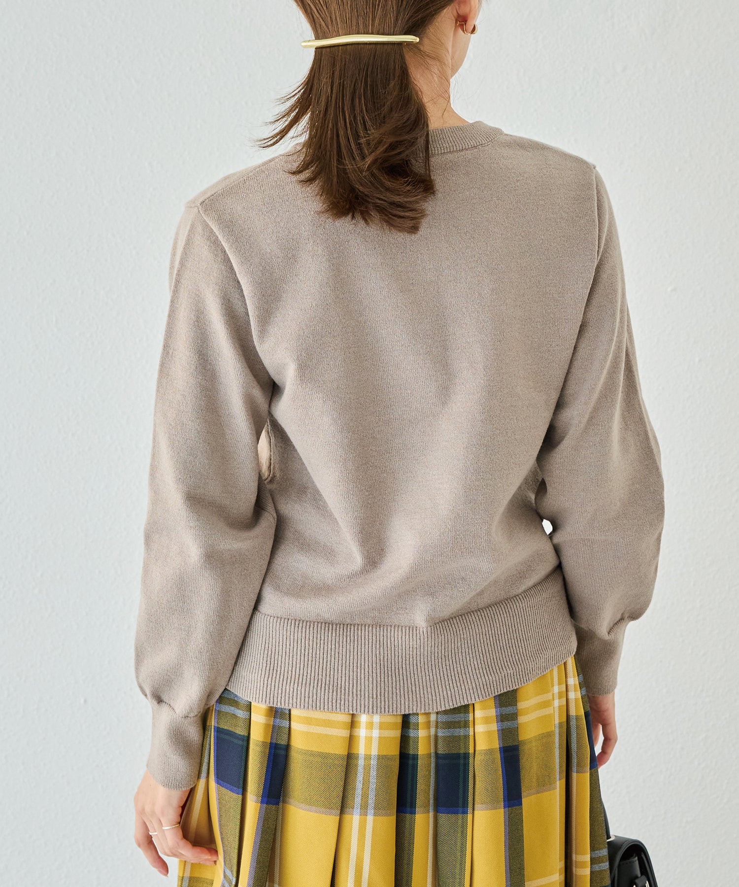 ボタン配色ニットカーデ