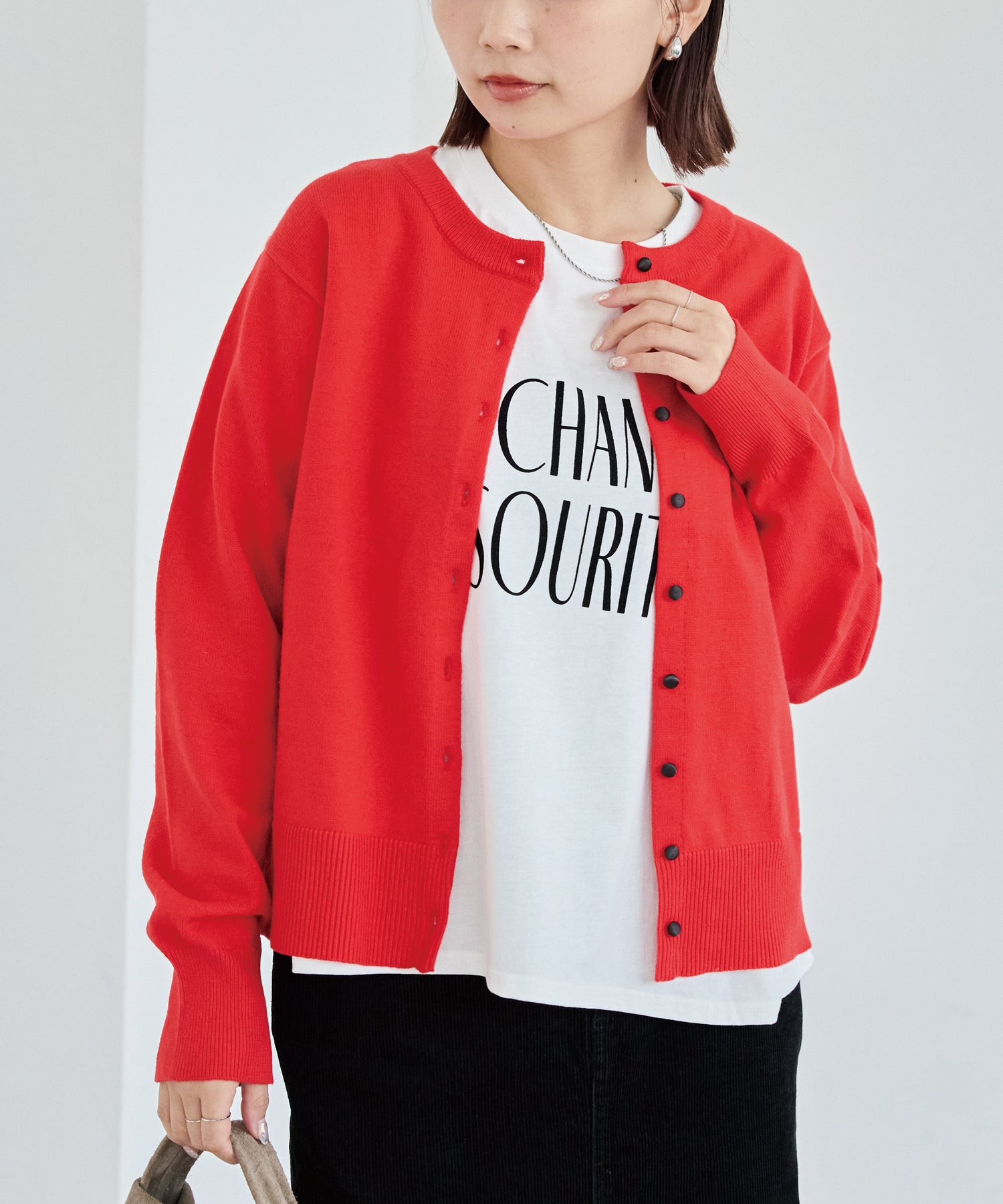 ボタン配色ニットカーデ