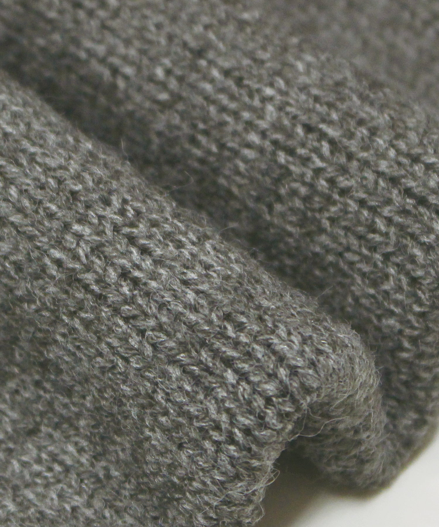 チャコールグレー