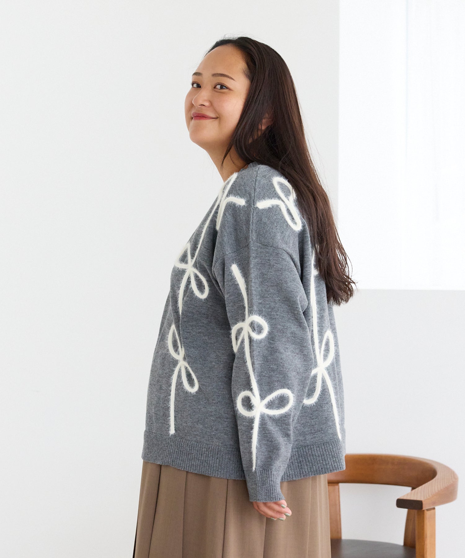 フェザーリボンコード刺繍ニット