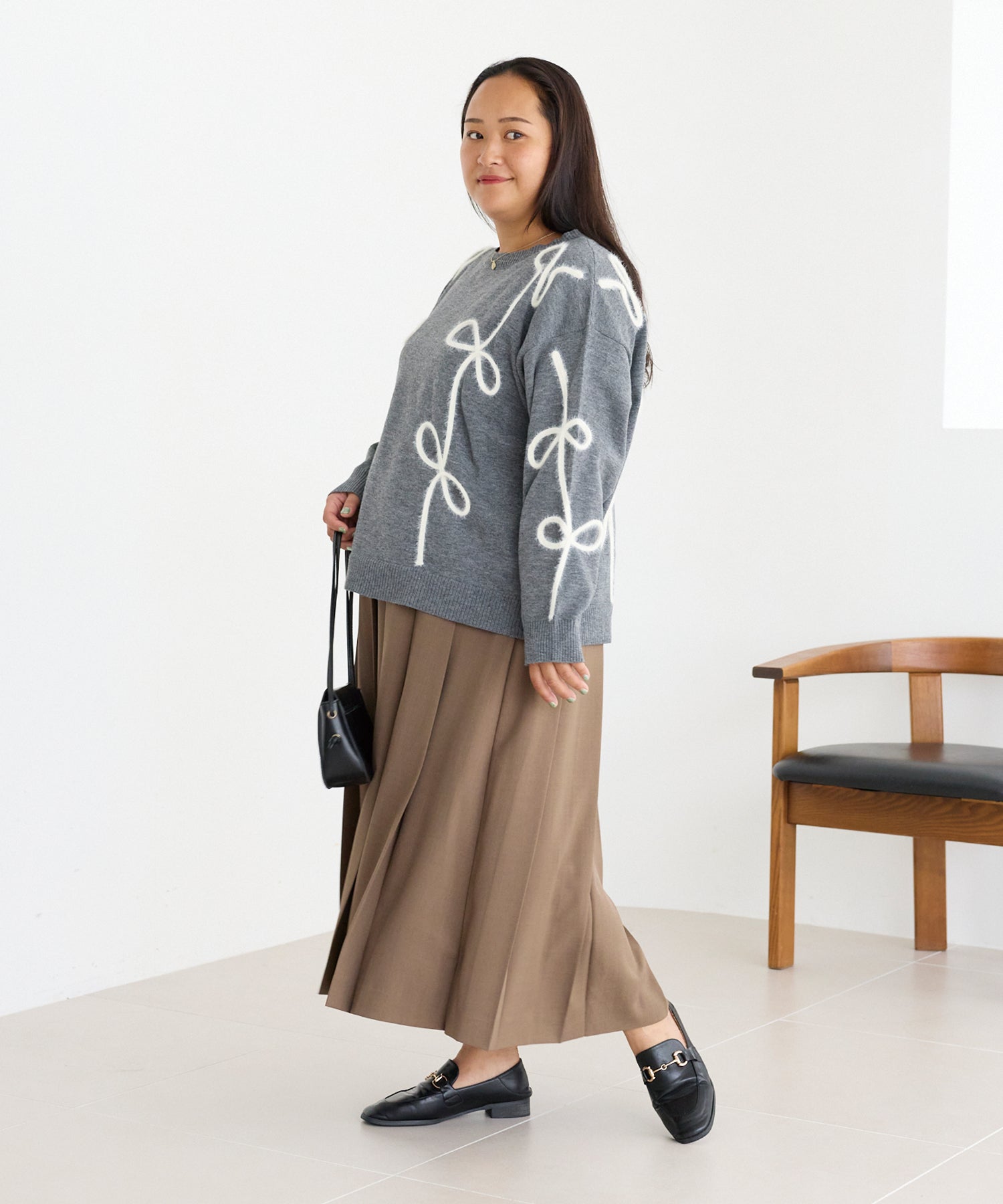 フェザーリボンコード刺繍ニット