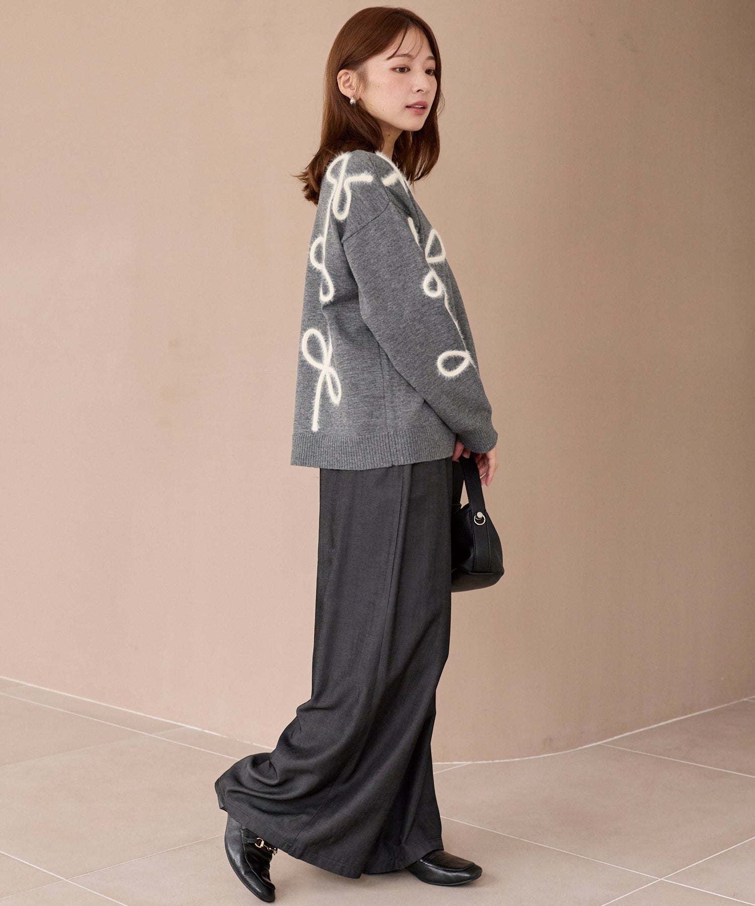 フェザーリボンコード刺繍ニット