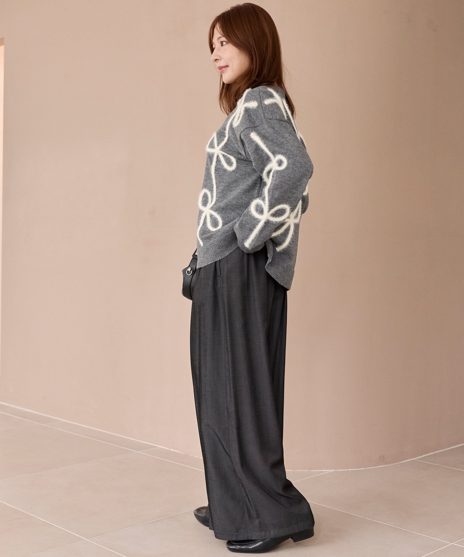 フェザーリボンコード刺繍ニット