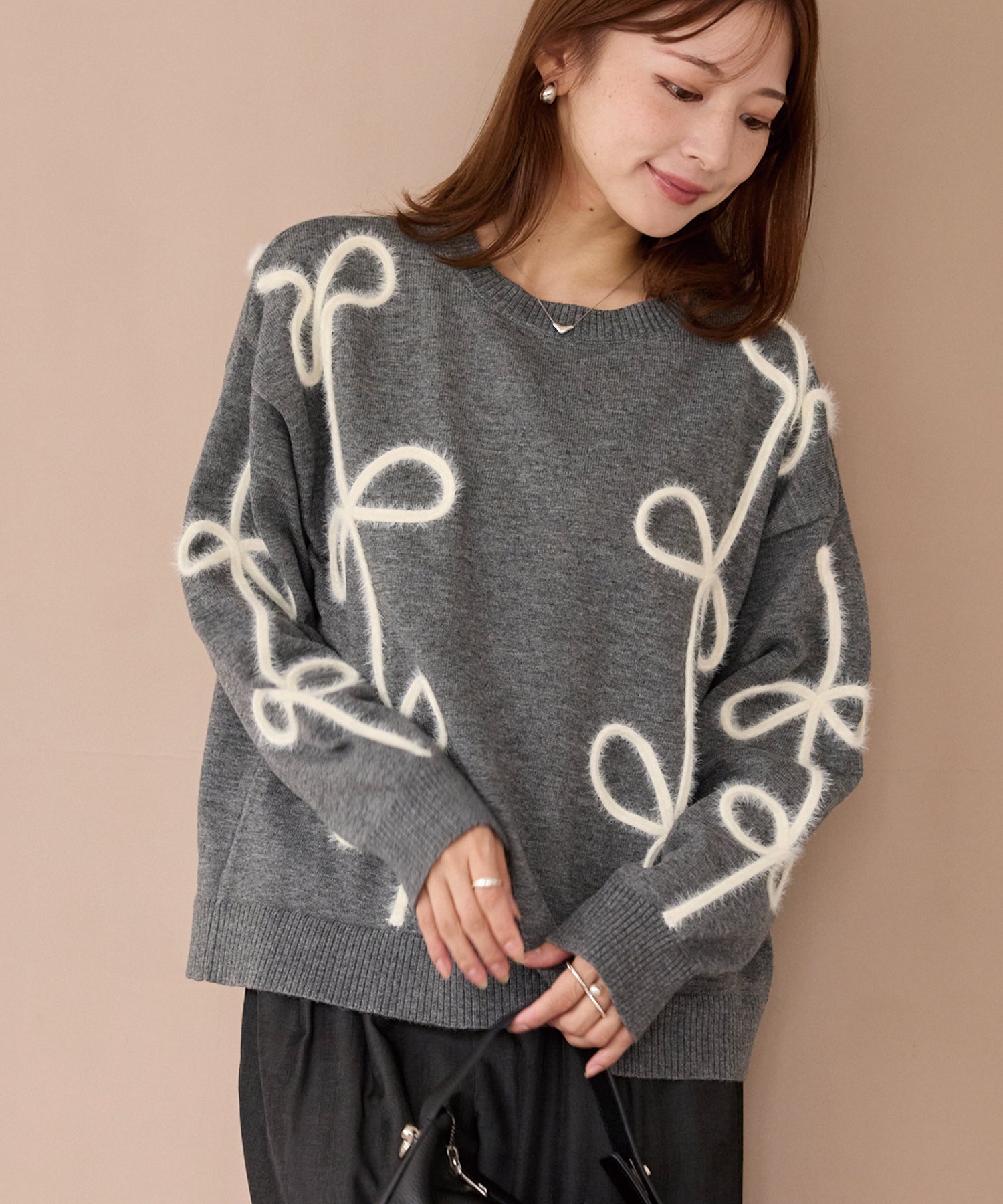 フェザーリボンコード刺繍ニット